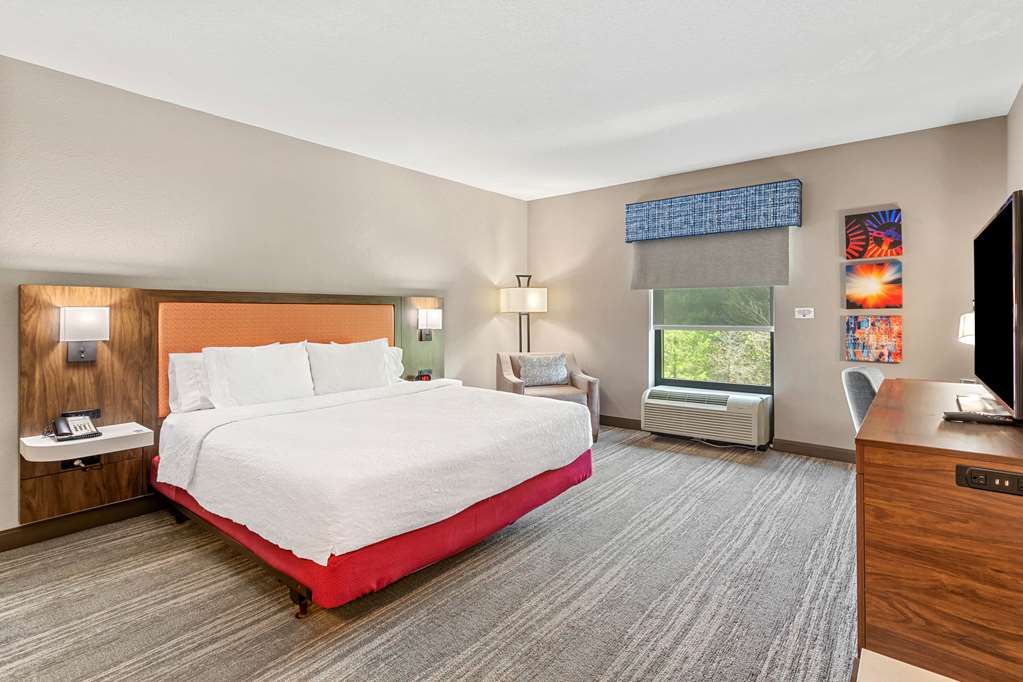 Hampton Inn & Suites by Hilton Orlando-Apopka - Tap to explore photos