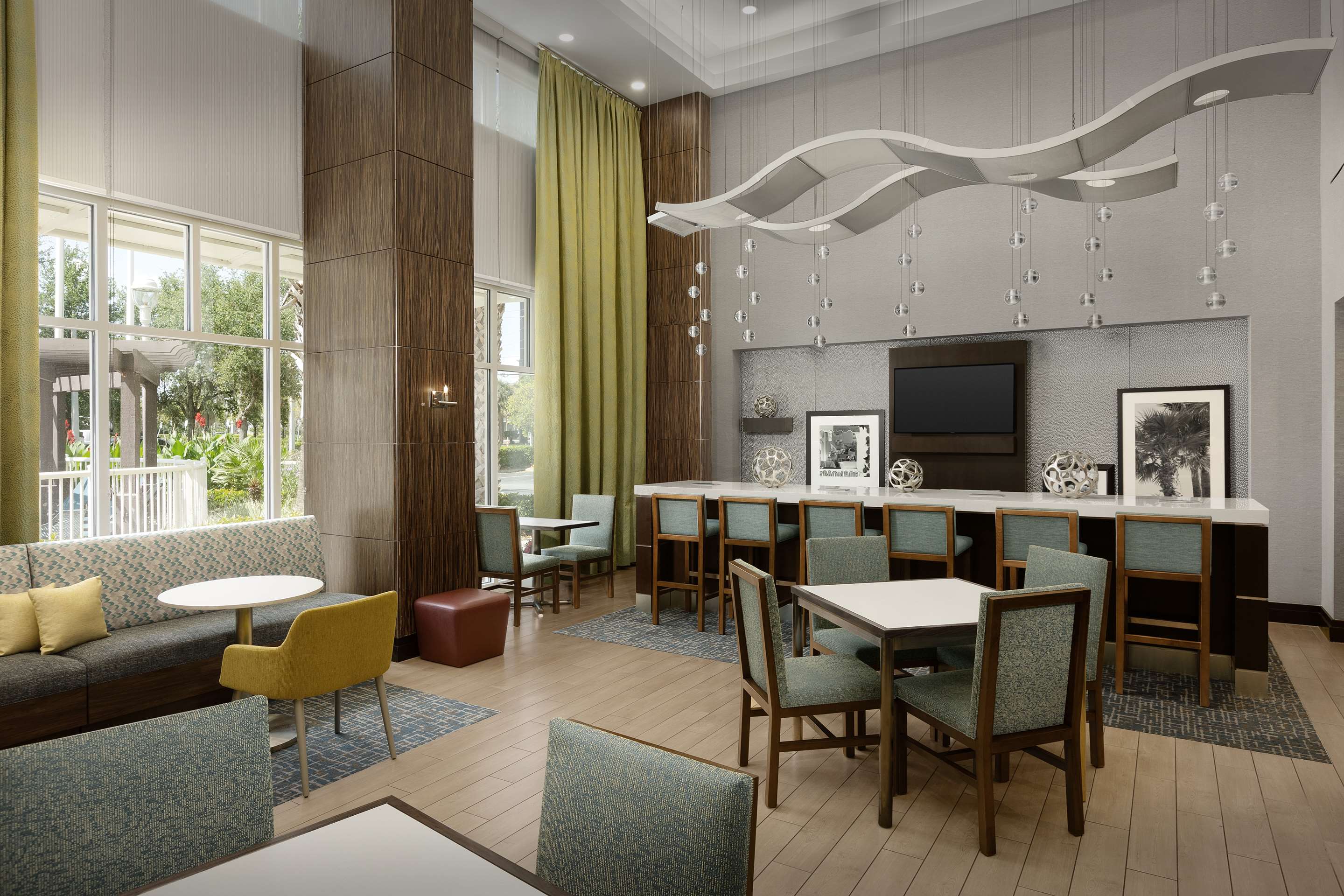 Breakfast Area | Hampton Inn & Suites Orlando North Altamonte Springs