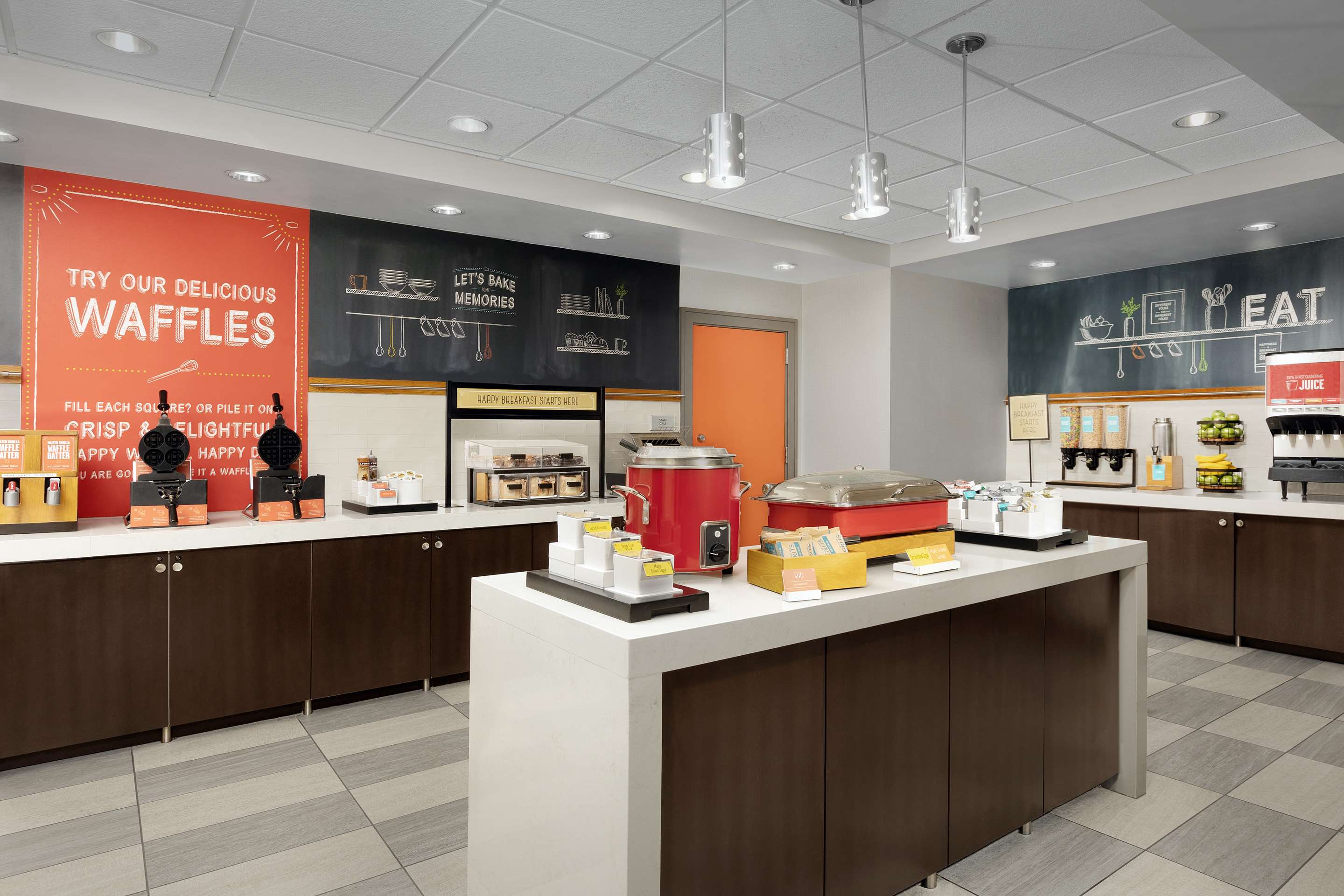 Breakfast Area | Hampton Inn & Suites Orlando North Altamonte Springs