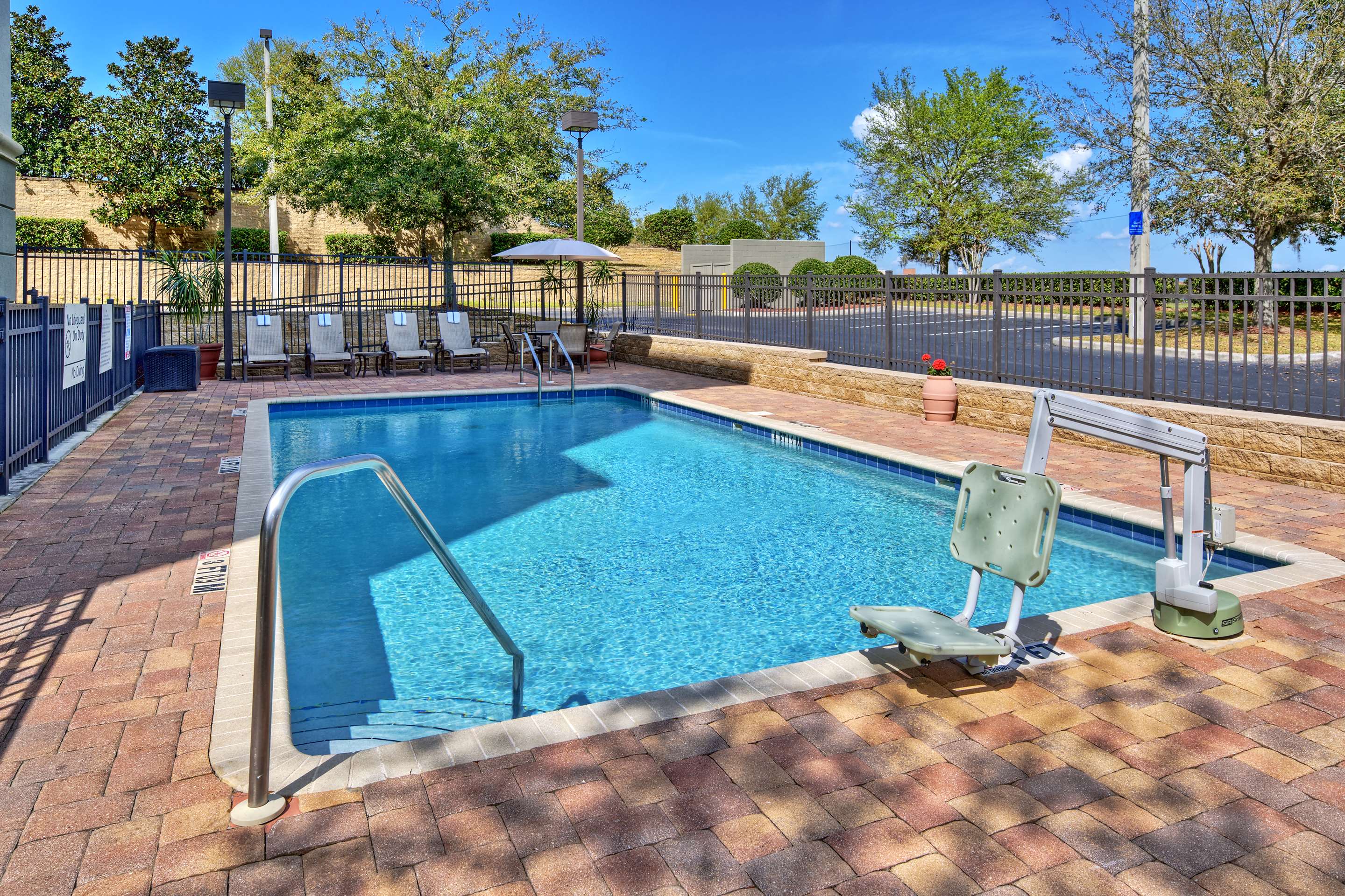 Pool | Hampton Inn & Suites Clermont