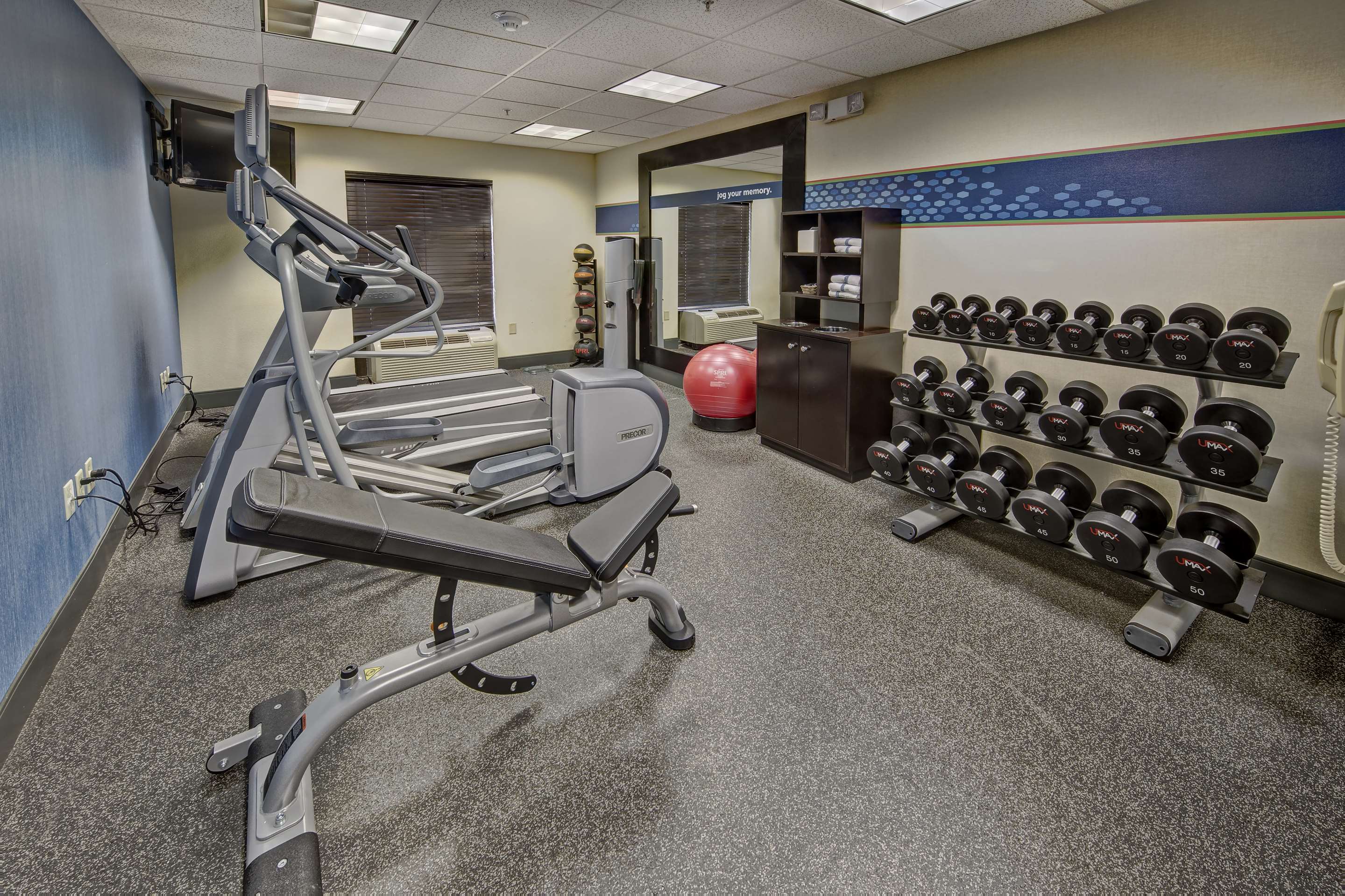 Health club fitness center gym | Hampton Inn & Suites Clermont