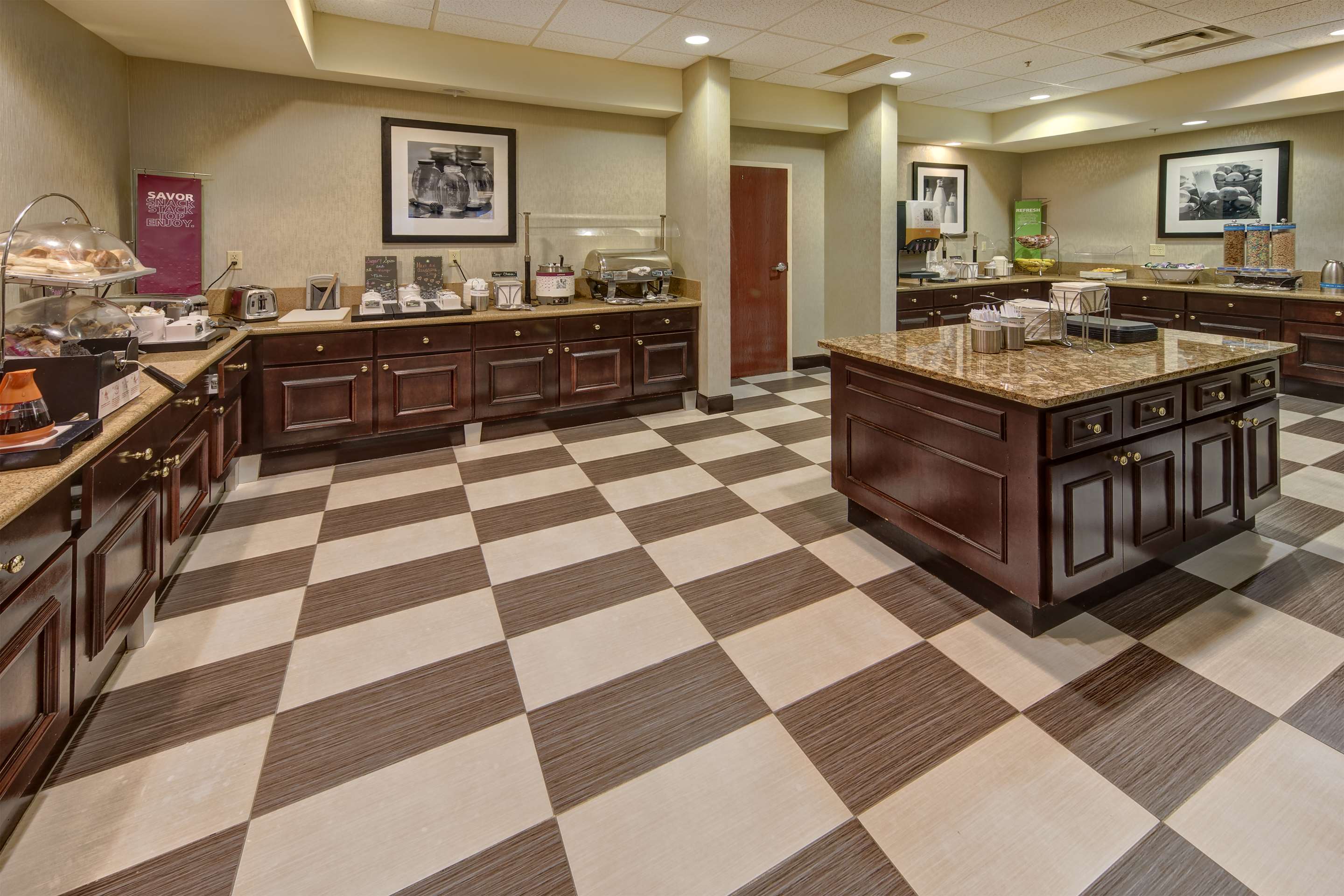 Breakfast Area | Hampton Inn & Suites Clermont