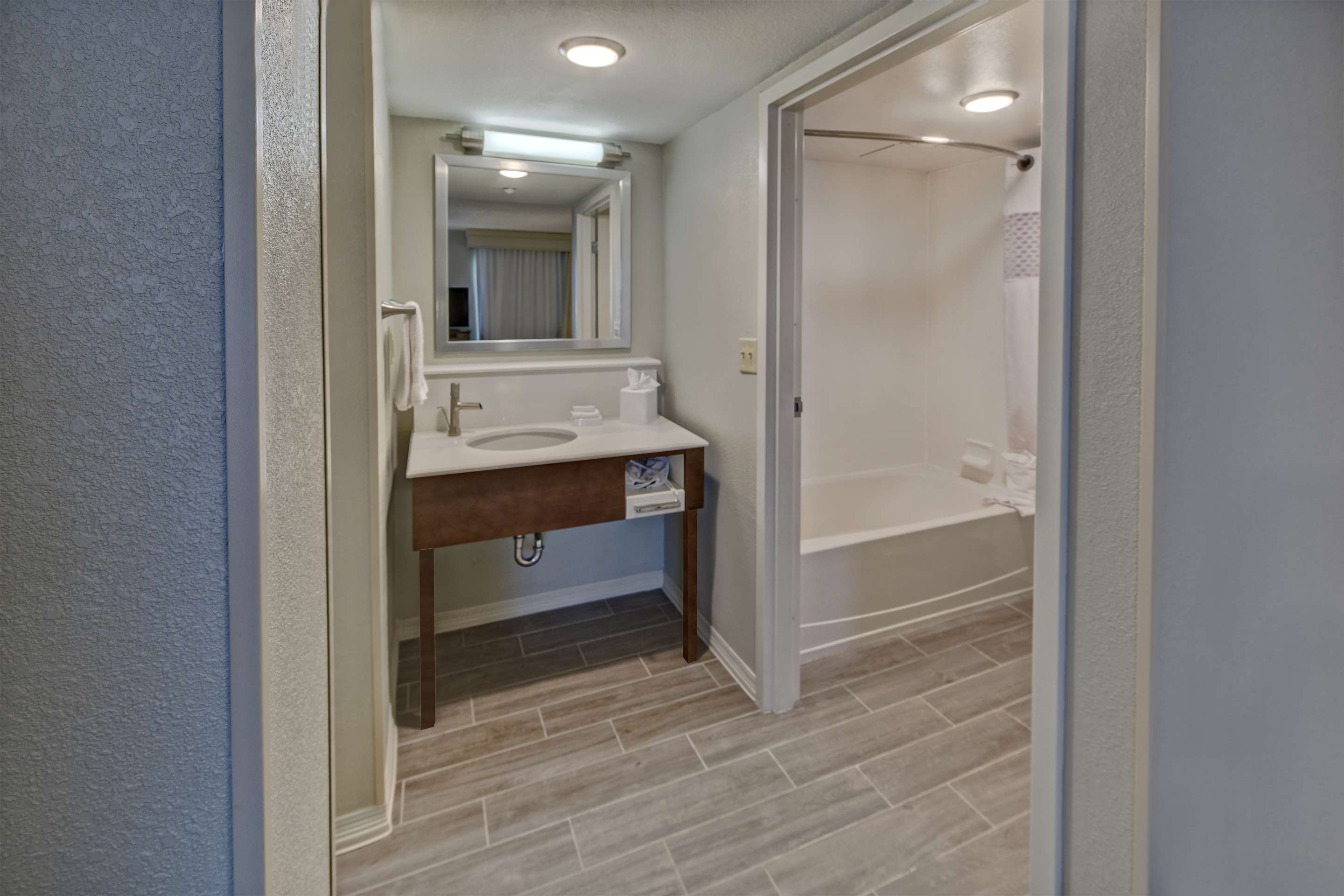 Guest room bath