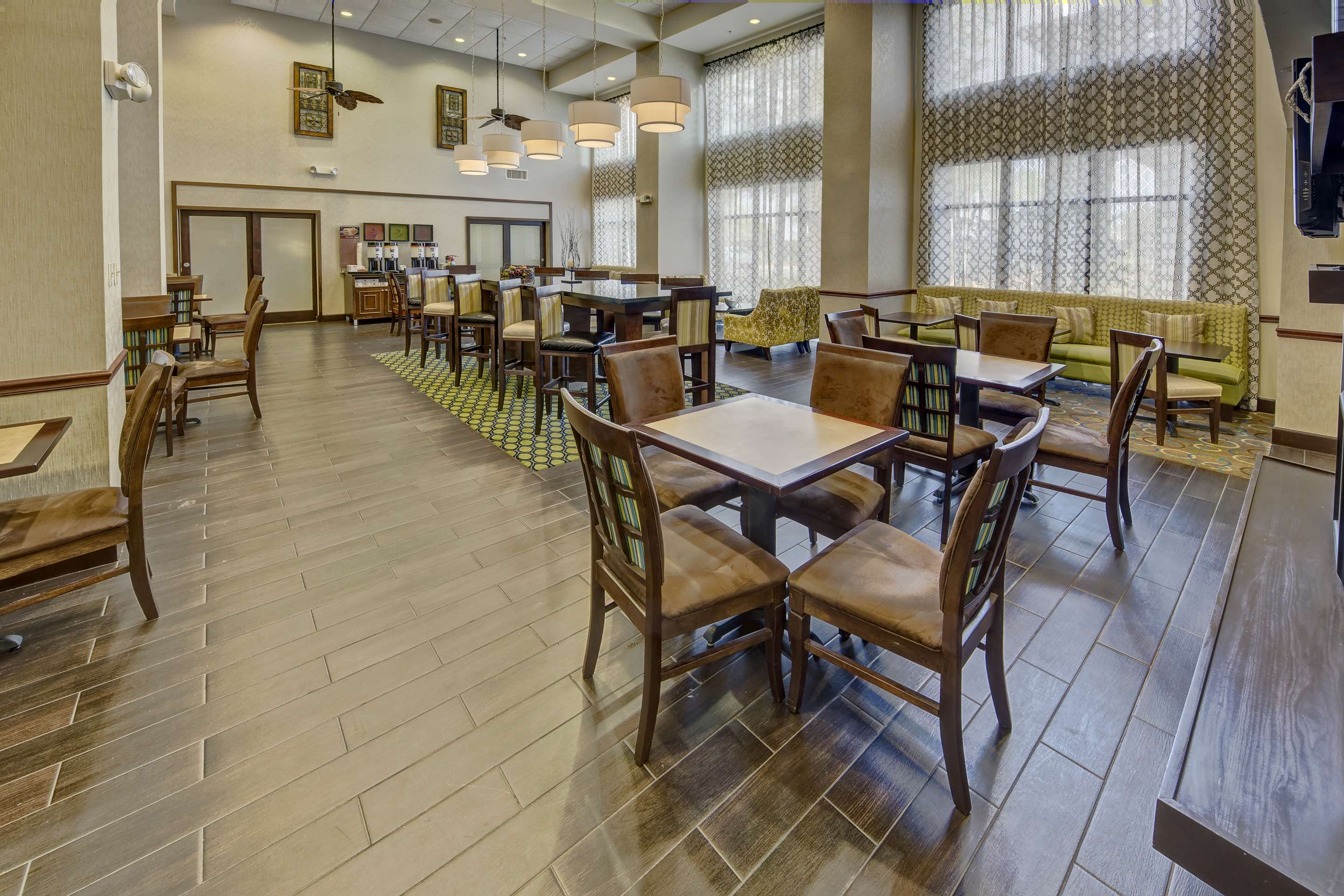 Reception | Hampton Inn & Suites Clermont
