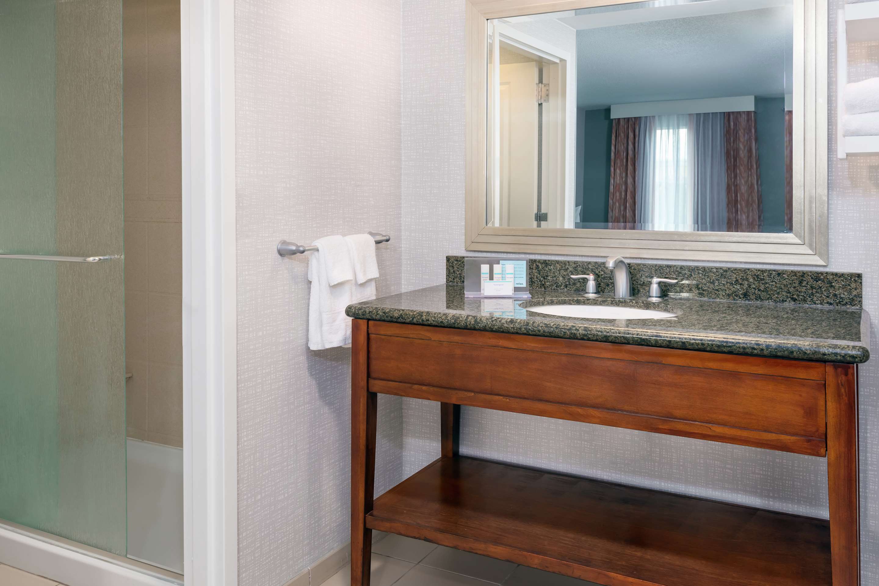 Guest room bath