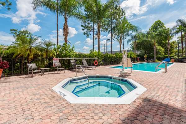 Pool - Hampton Inn & Suites Kissimmee