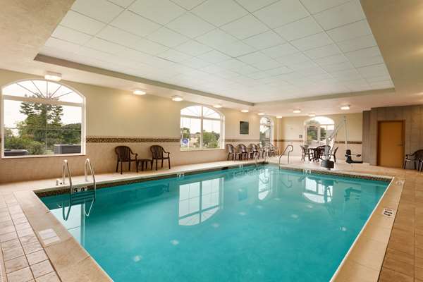 Pool - Hampton Inn & Suites Hummelstown