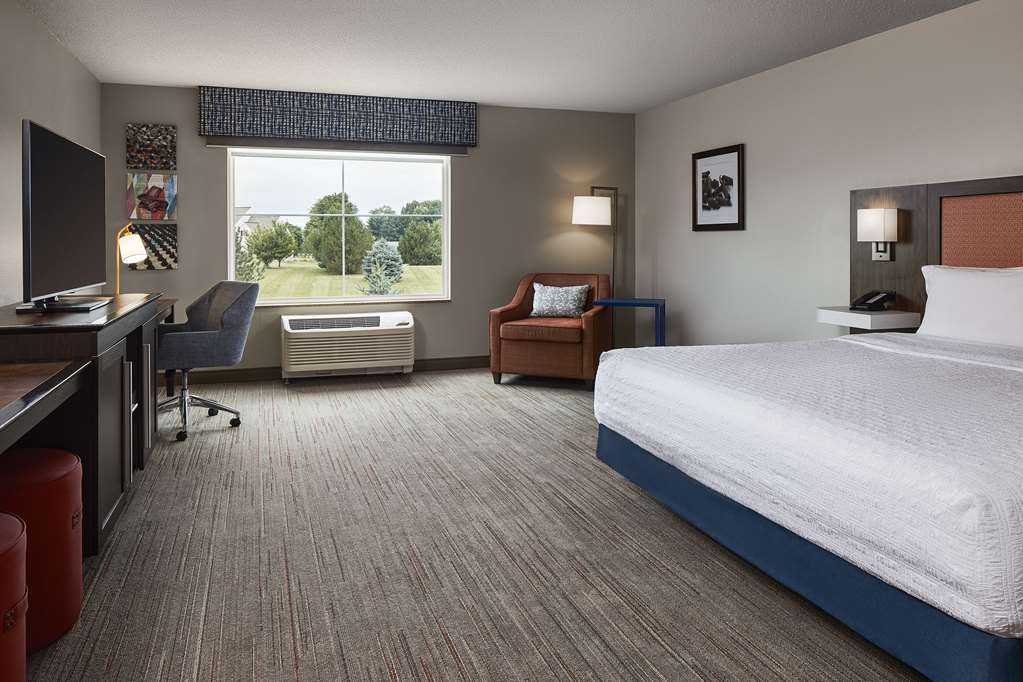 HAMPTON INN ANDAMP; SUITES HERSHEY-guestroom-Guest Room,On-Site.jpg