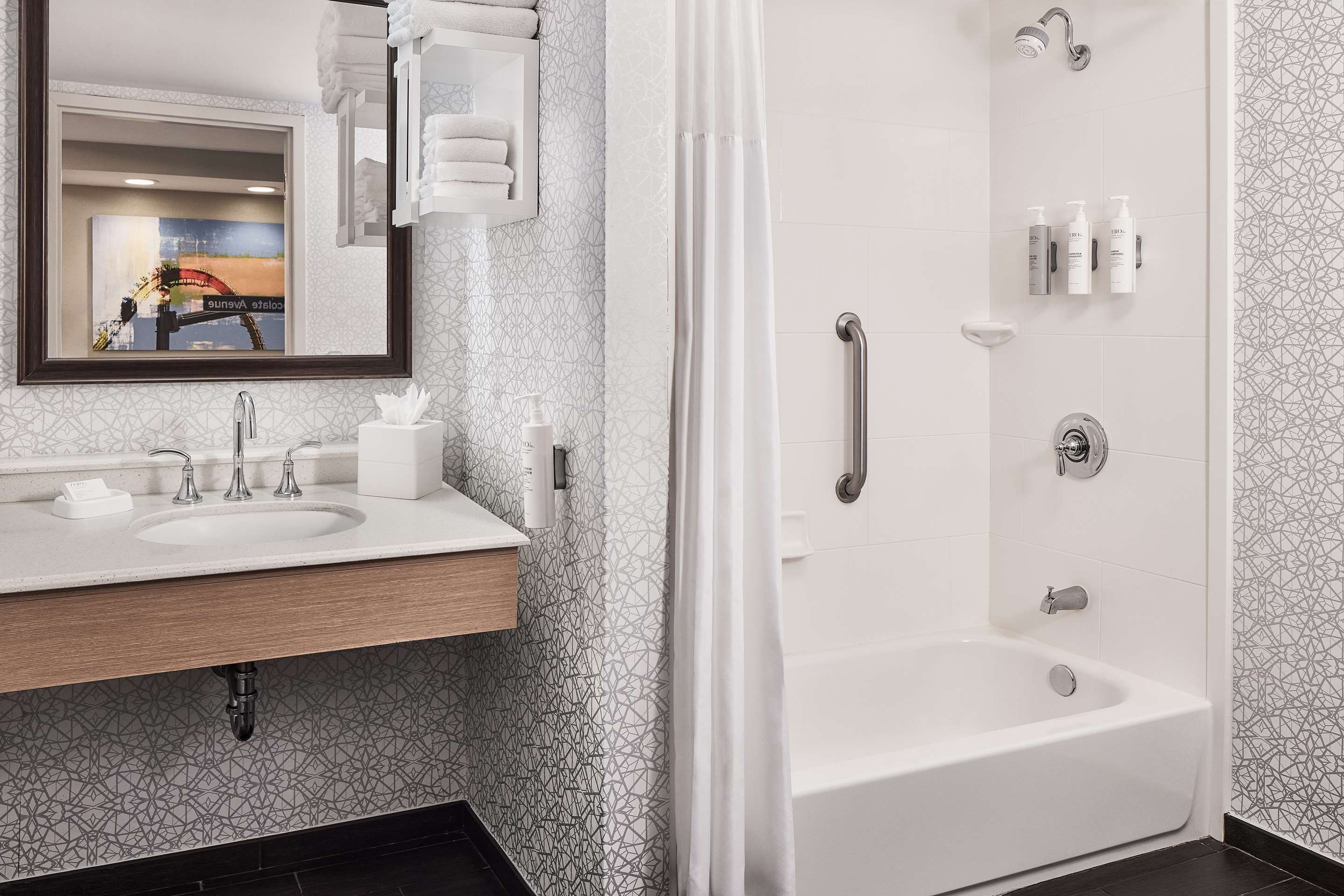 Guest room bath
