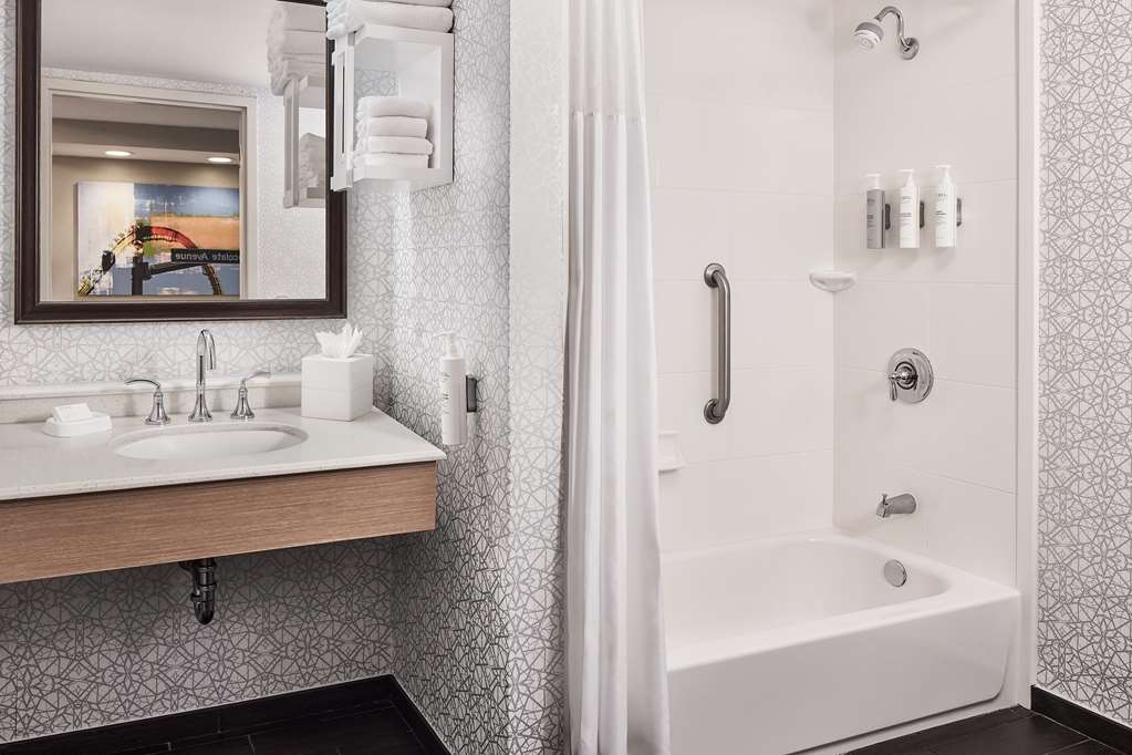 Hampton Inn & Suites by Hilton Hershey Near The Park - Tap to explore photos