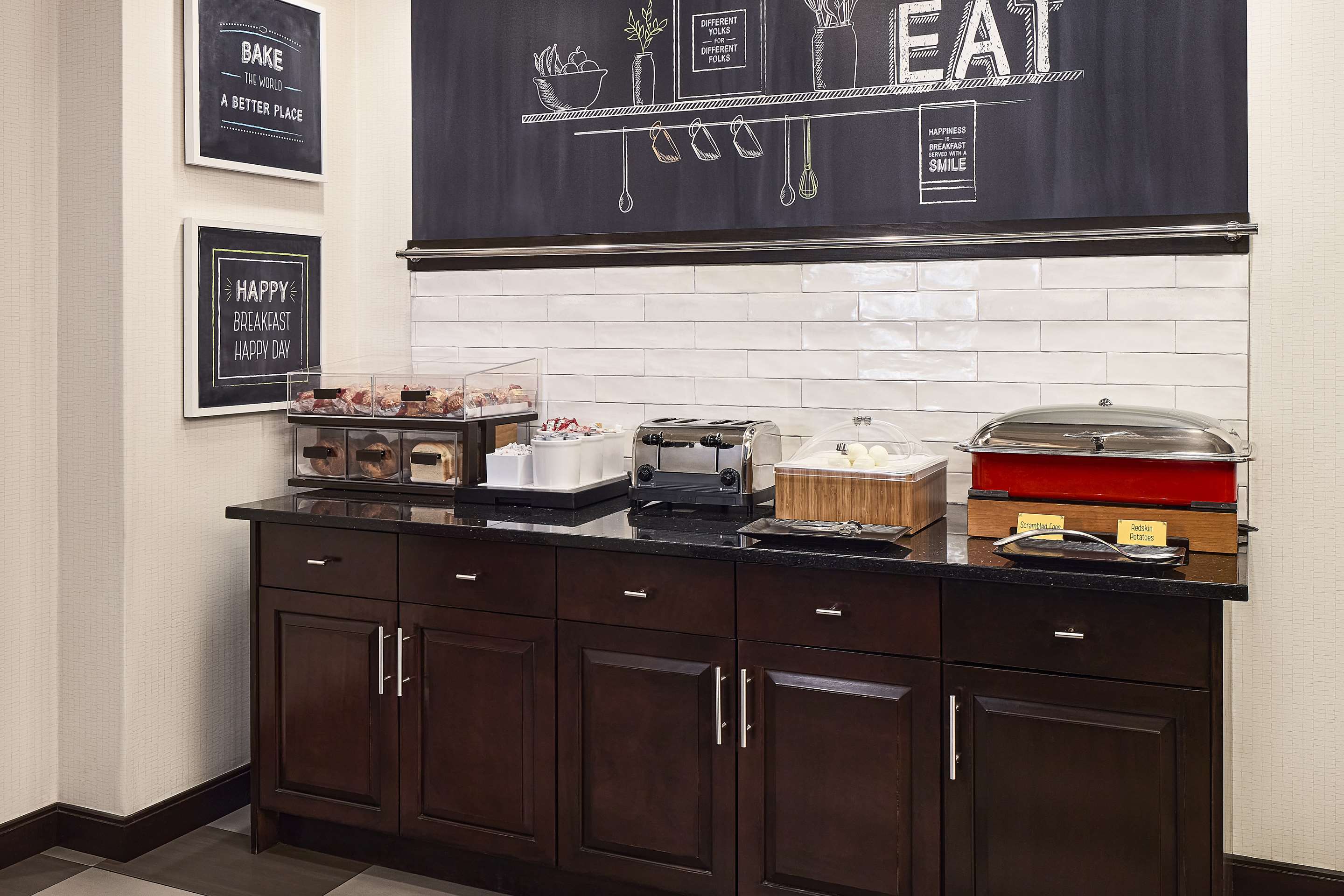 Breakfast Area | Hampton Inn & Suites Hershey Near The Park