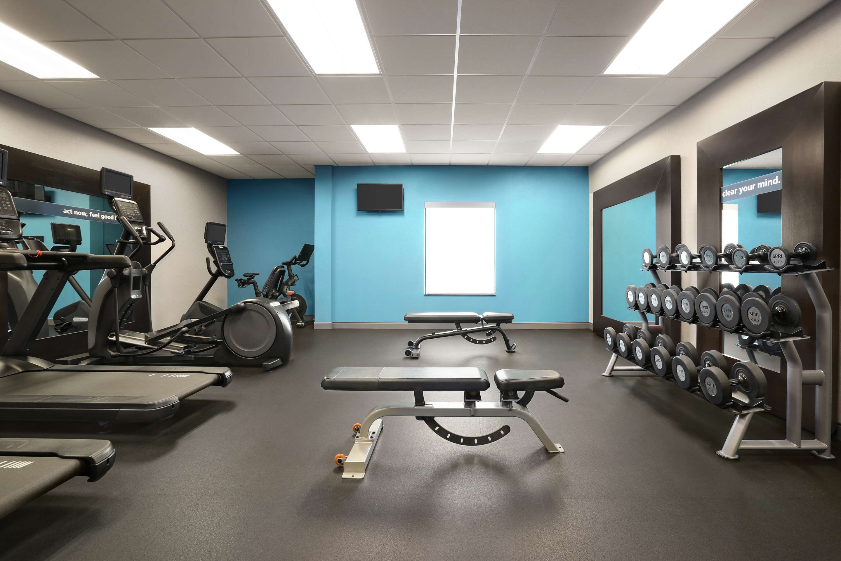 Health club fitness center gym | Hampton Inn & Suites York South