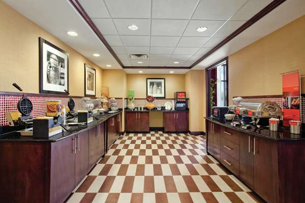 Restaurant - Hampton Inn & Suites Millington