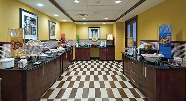Restaurant - Hampton Inn & Suites Millington