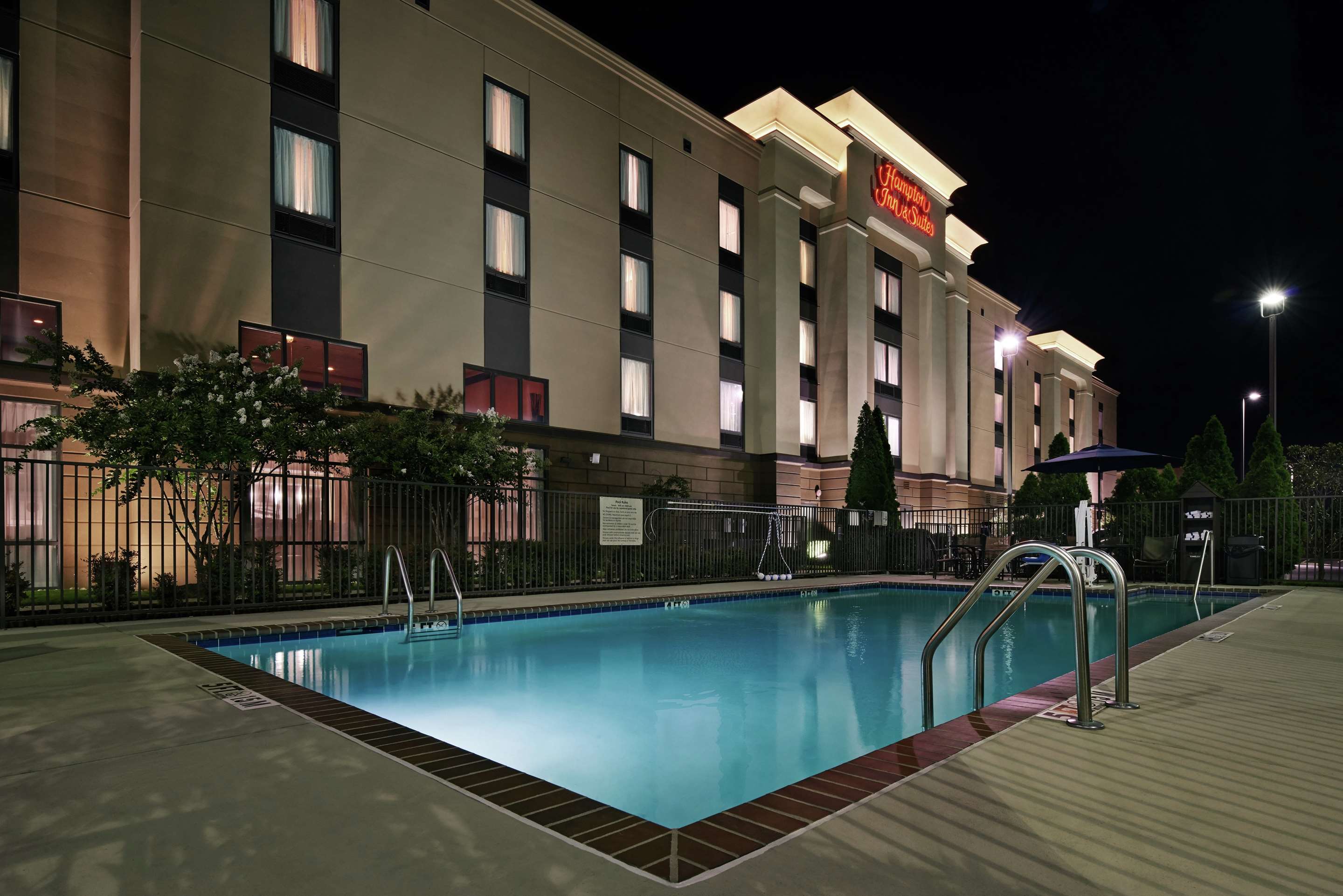 Pool | Hampton Inn & Suites Millington
