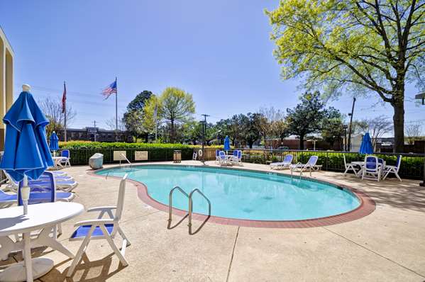 Pool - Hampton Inn Poplar Avenue Memphis