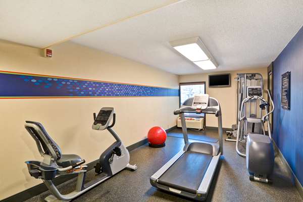 Fitness/ Exercise Room - Hampton Inn Poplar Avenue Memphis