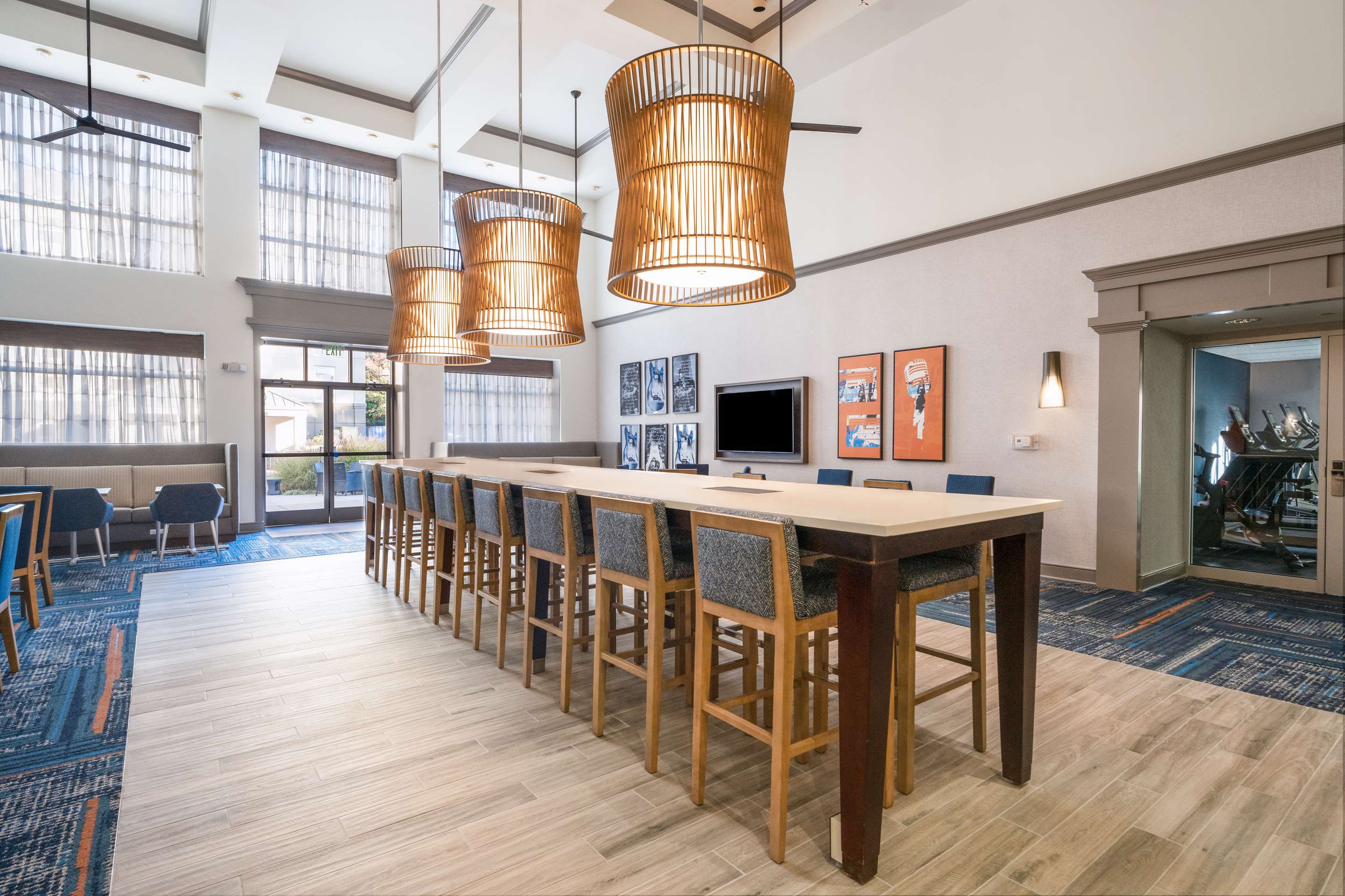 Breakfast Area | Hampton Inn & Suites Memphis East