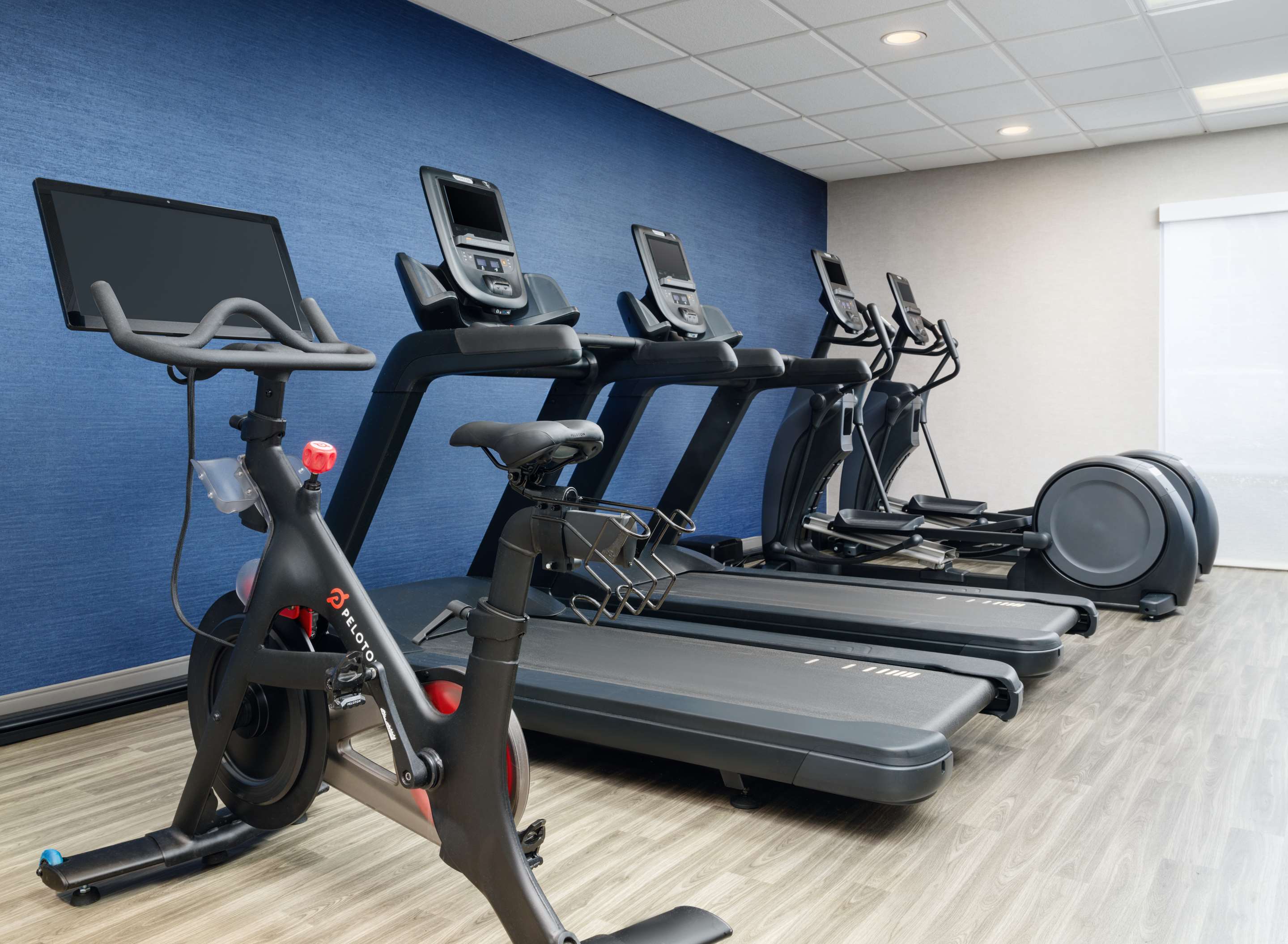 Health club fitness center gym | Hampton Inn & Suites Memphis East