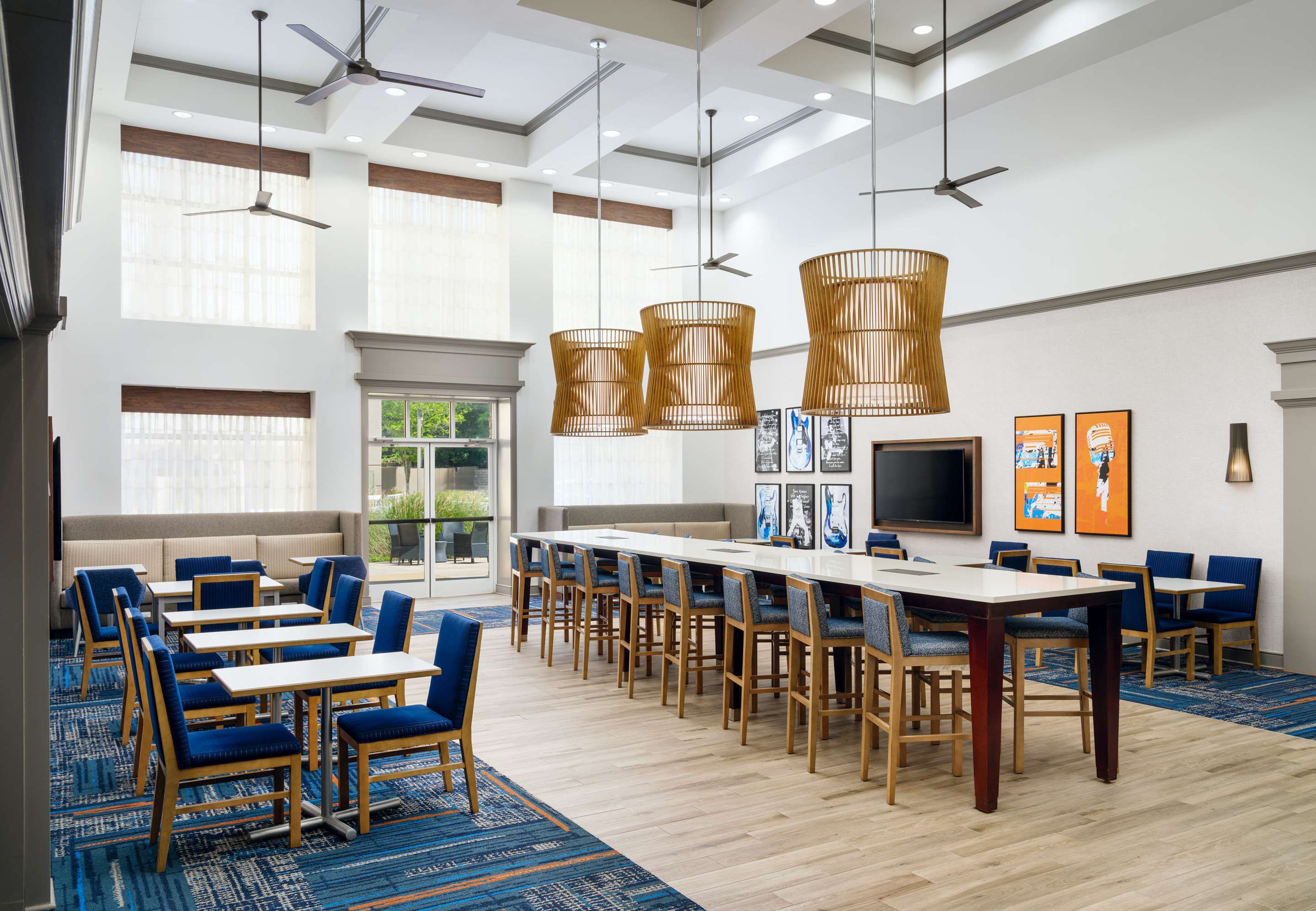 Breakfast Area | Hampton Inn & Suites Memphis East