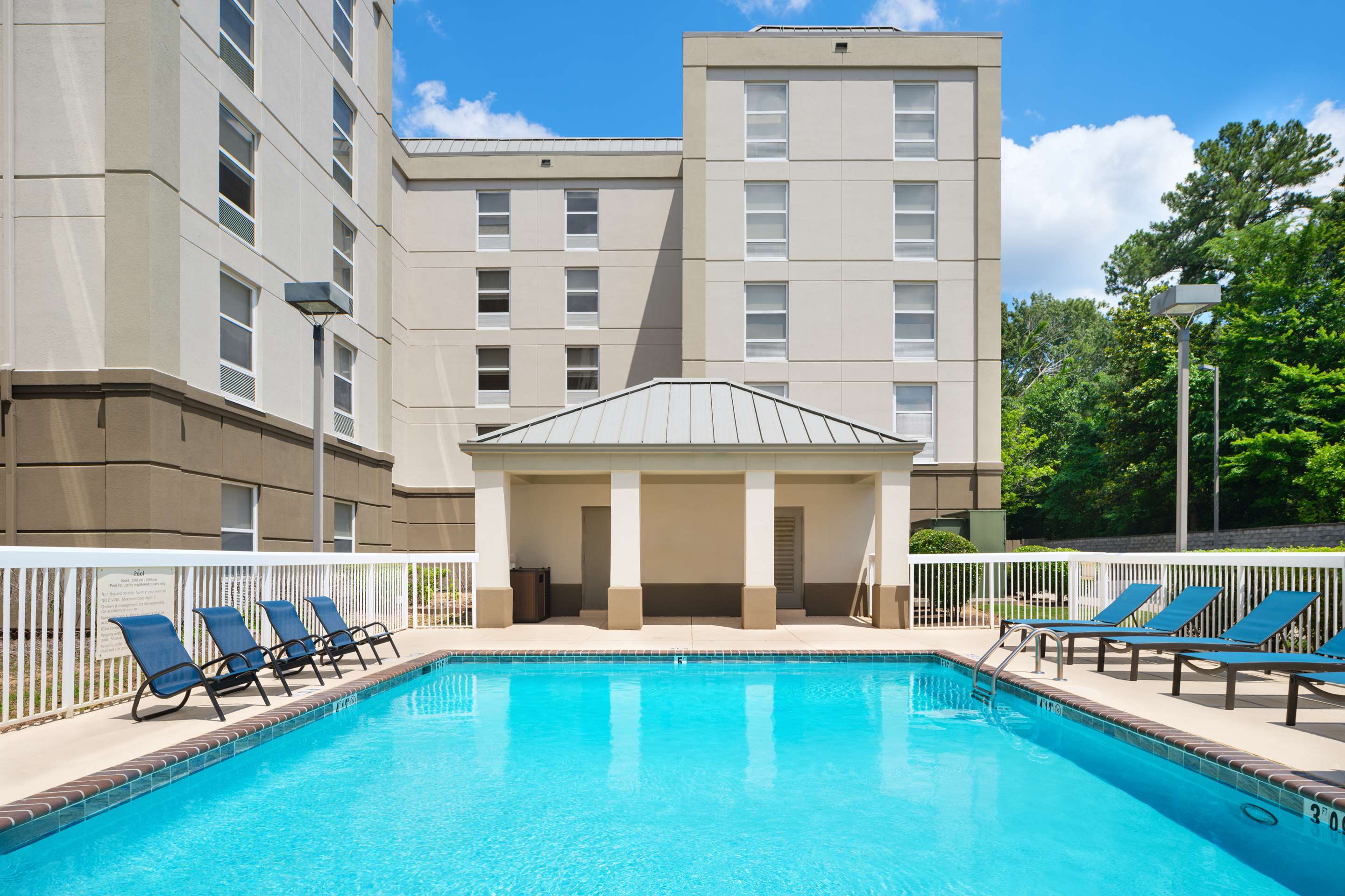 Pool | Hampton Inn & Suites Memphis East