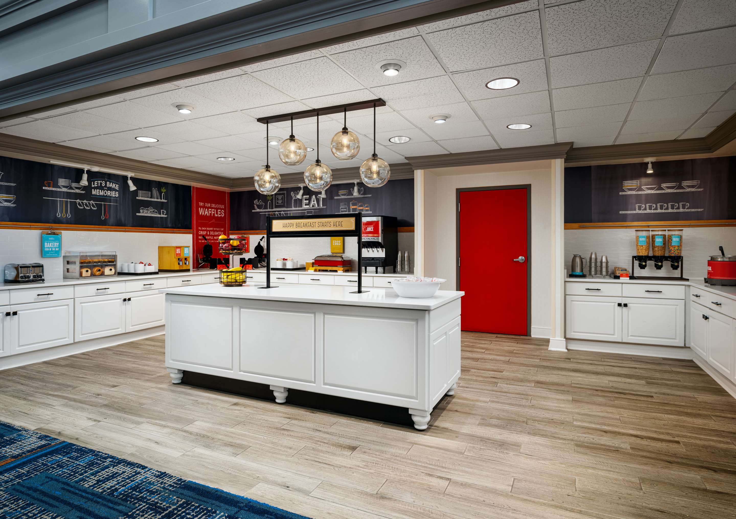 Breakfast Area | Hampton Inn & Suites Memphis East