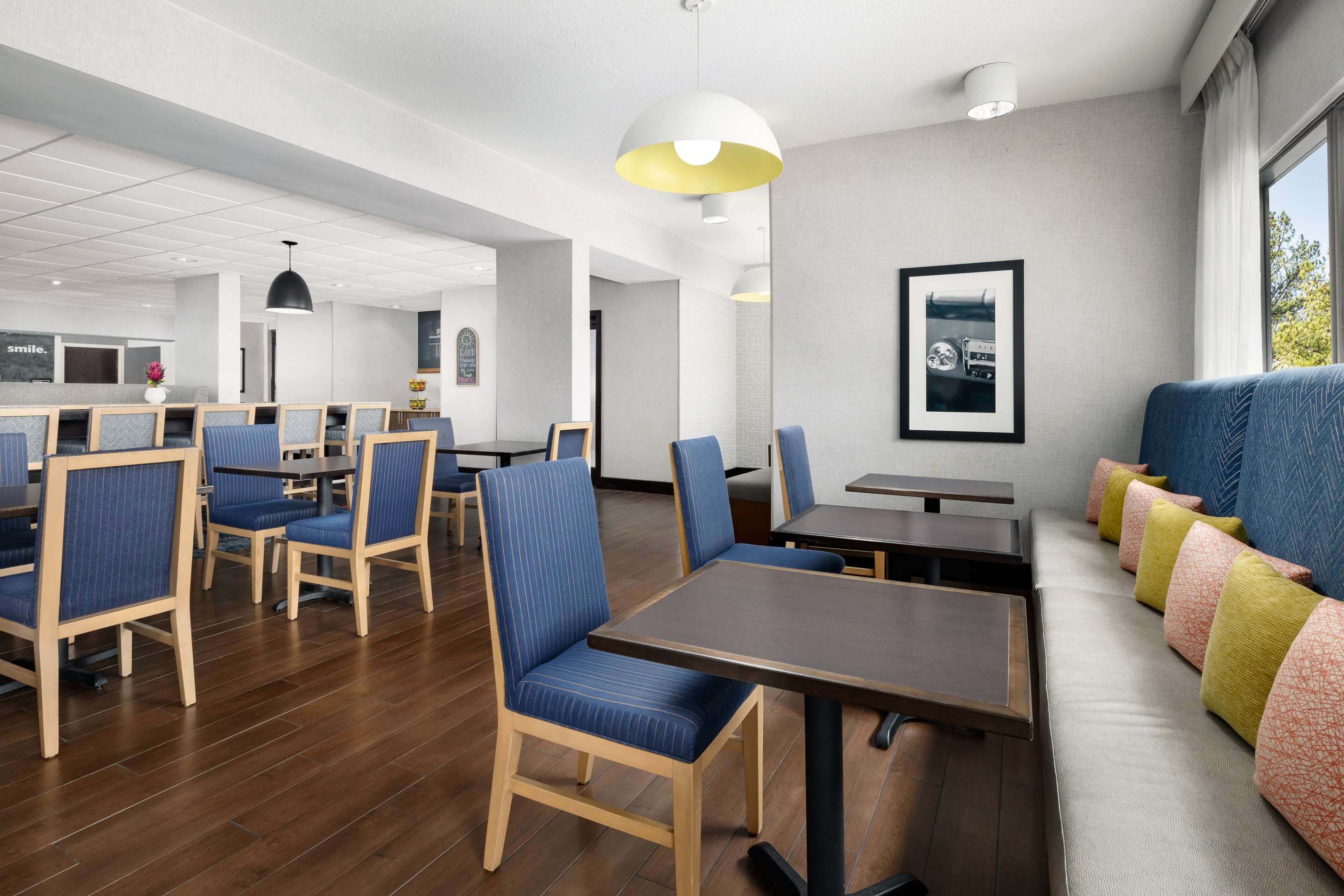 Breakfast Area | Hampton Inn Memphis-Walnut Grove/Baptist Hospital East
