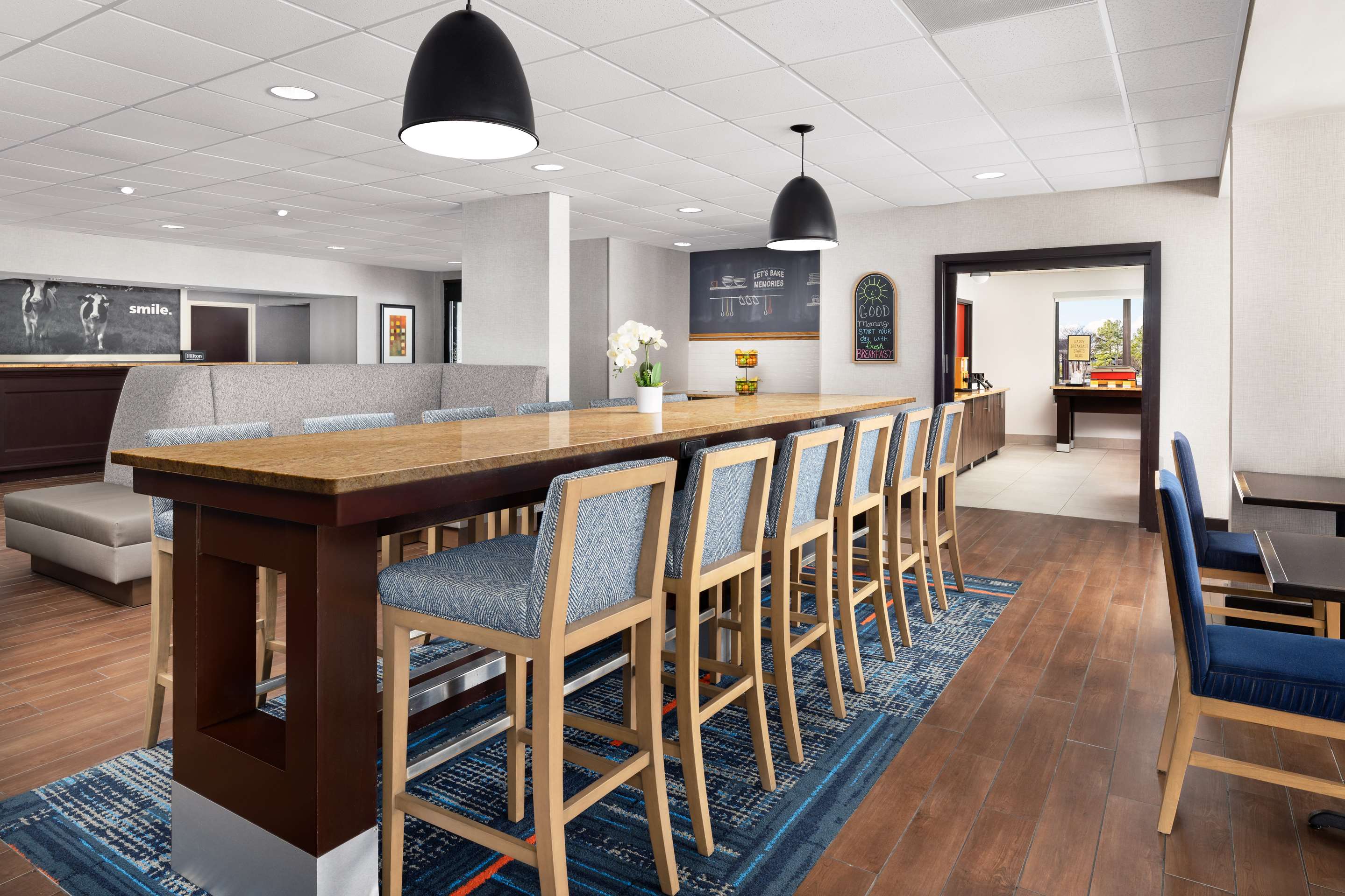 Breakfast Area | Hampton Inn Memphis-Walnut Grove/Baptist Hospital East