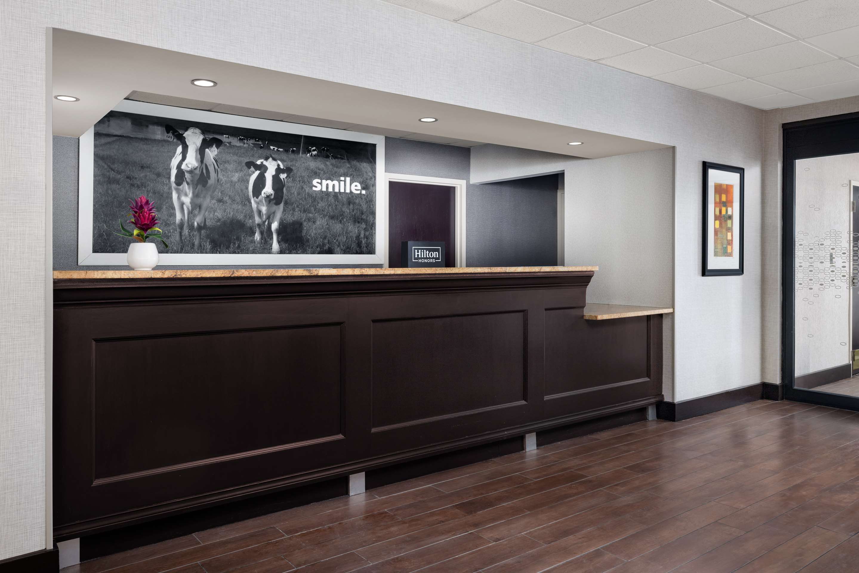 Reception | Hampton Inn Memphis-Walnut Grove/Baptist Hospital East