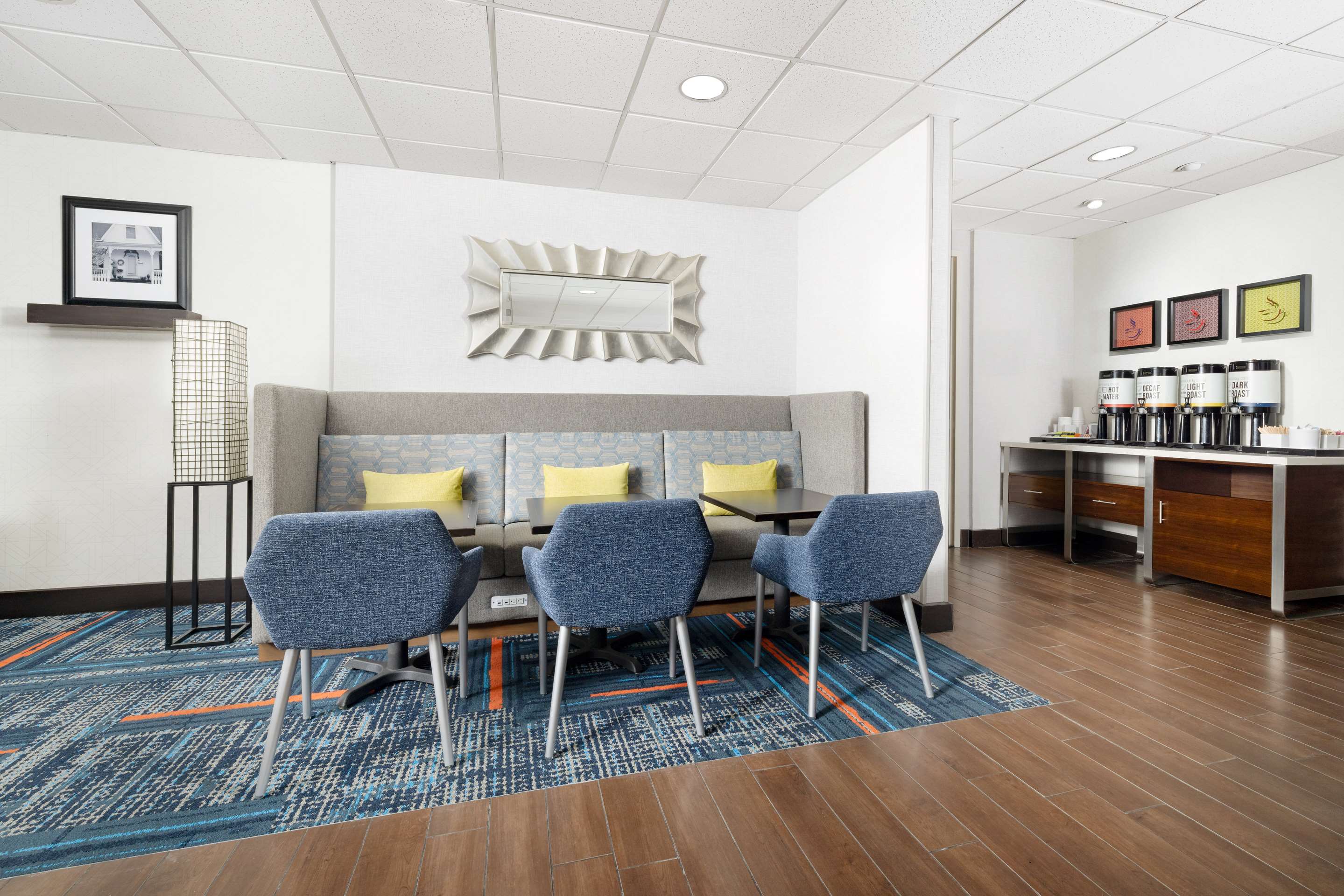 Lobby | Hampton Inn Memphis-Walnut Grove/Baptist Hospital East