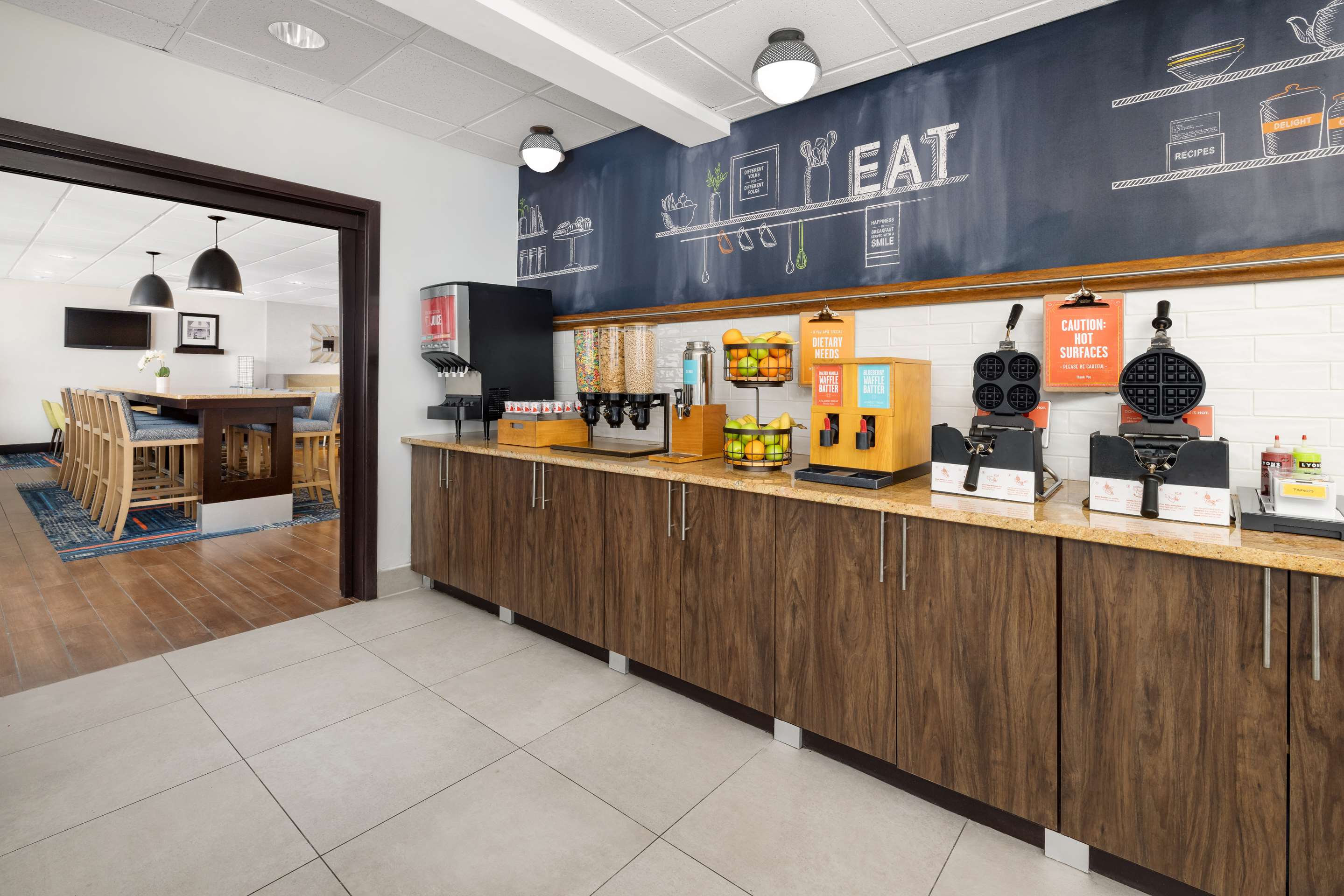 Breakfast Area | Hampton Inn Memphis-Walnut Grove/Baptist Hospital East