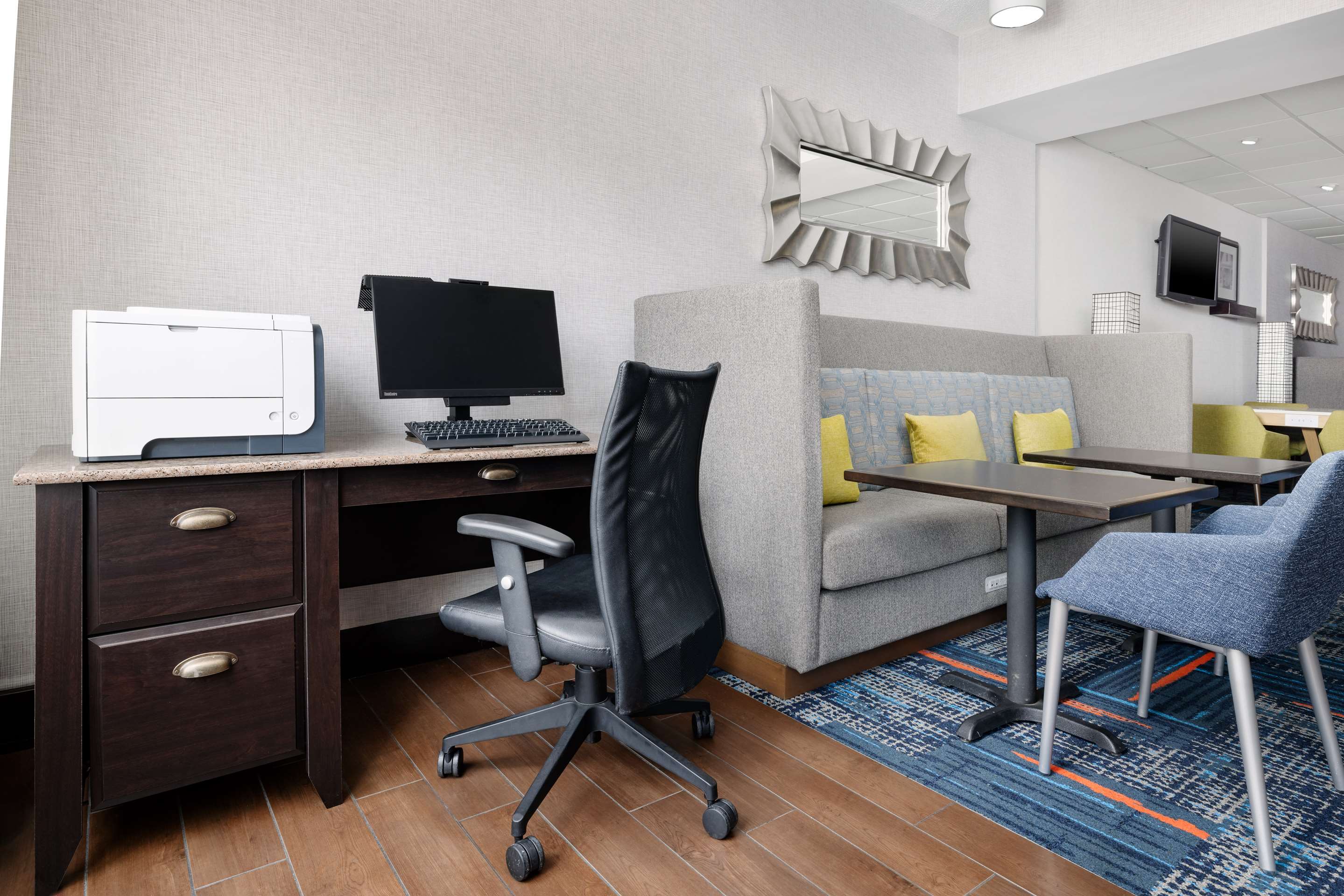 Business Center | Hampton Inn Memphis-Walnut Grove/Baptist Hospital East