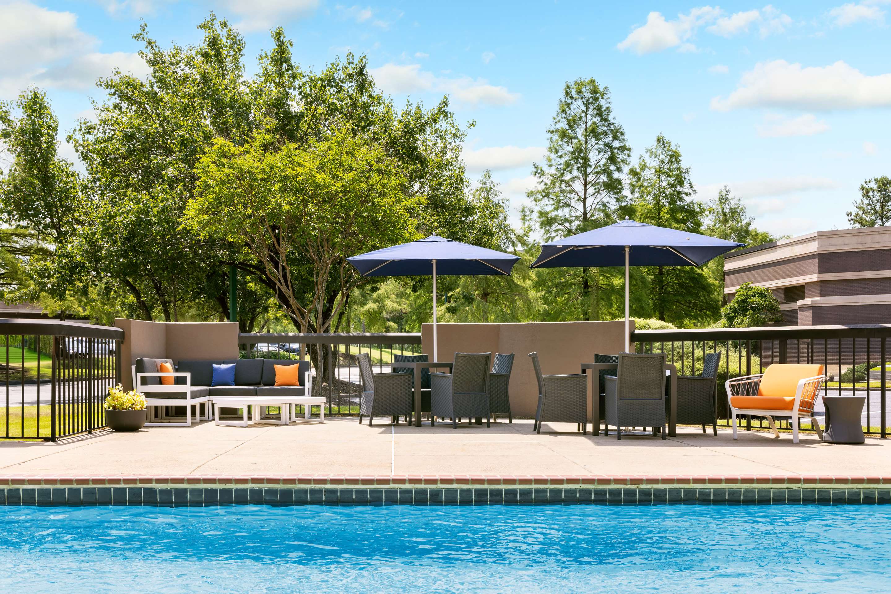 Pool | Hampton Inn Memphis-Walnut Grove/Baptist Hospital East