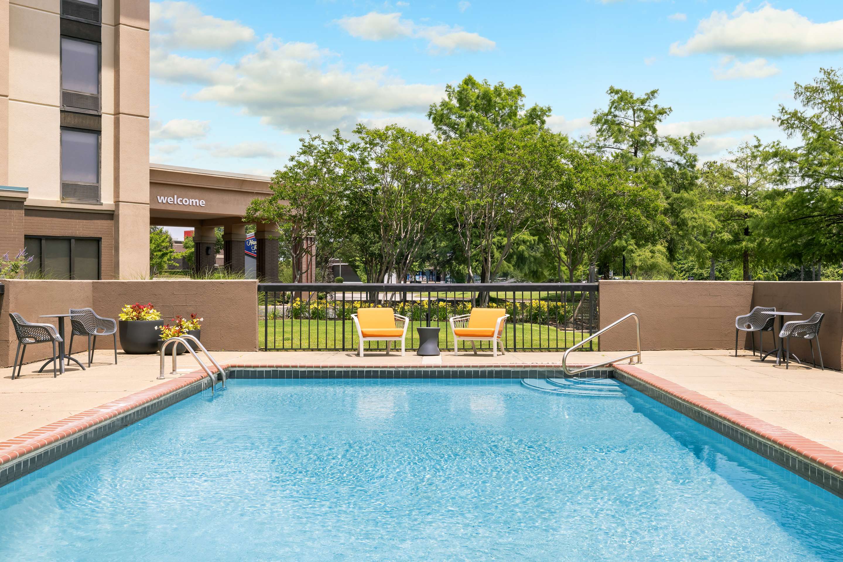 Pool | Hampton Inn Memphis-Walnut Grove/Baptist Hospital East