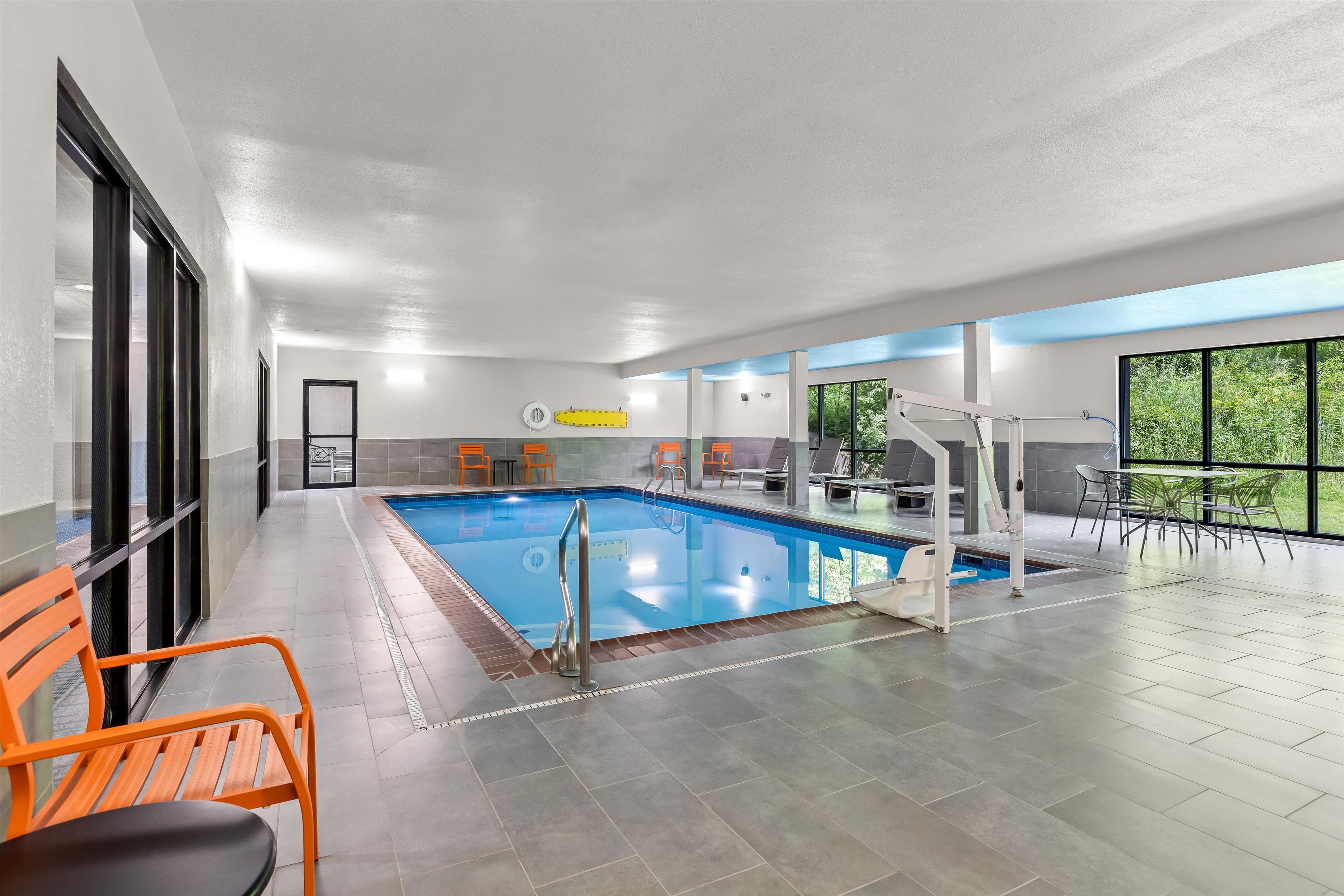 Pool | Hampton Inn & Suites Mansfield-South @ I-71