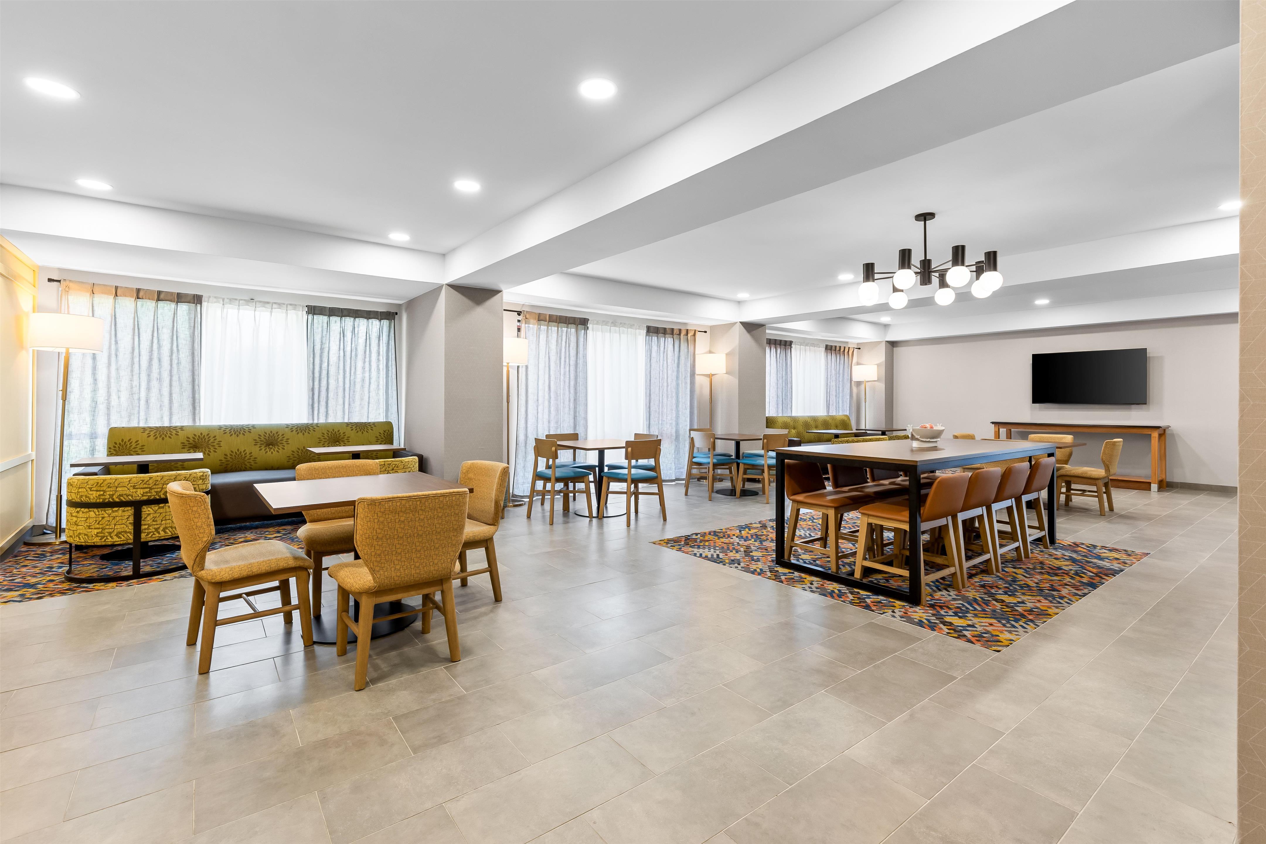 Lobby | Hampton Inn & Suites Mansfield-South @ I-71