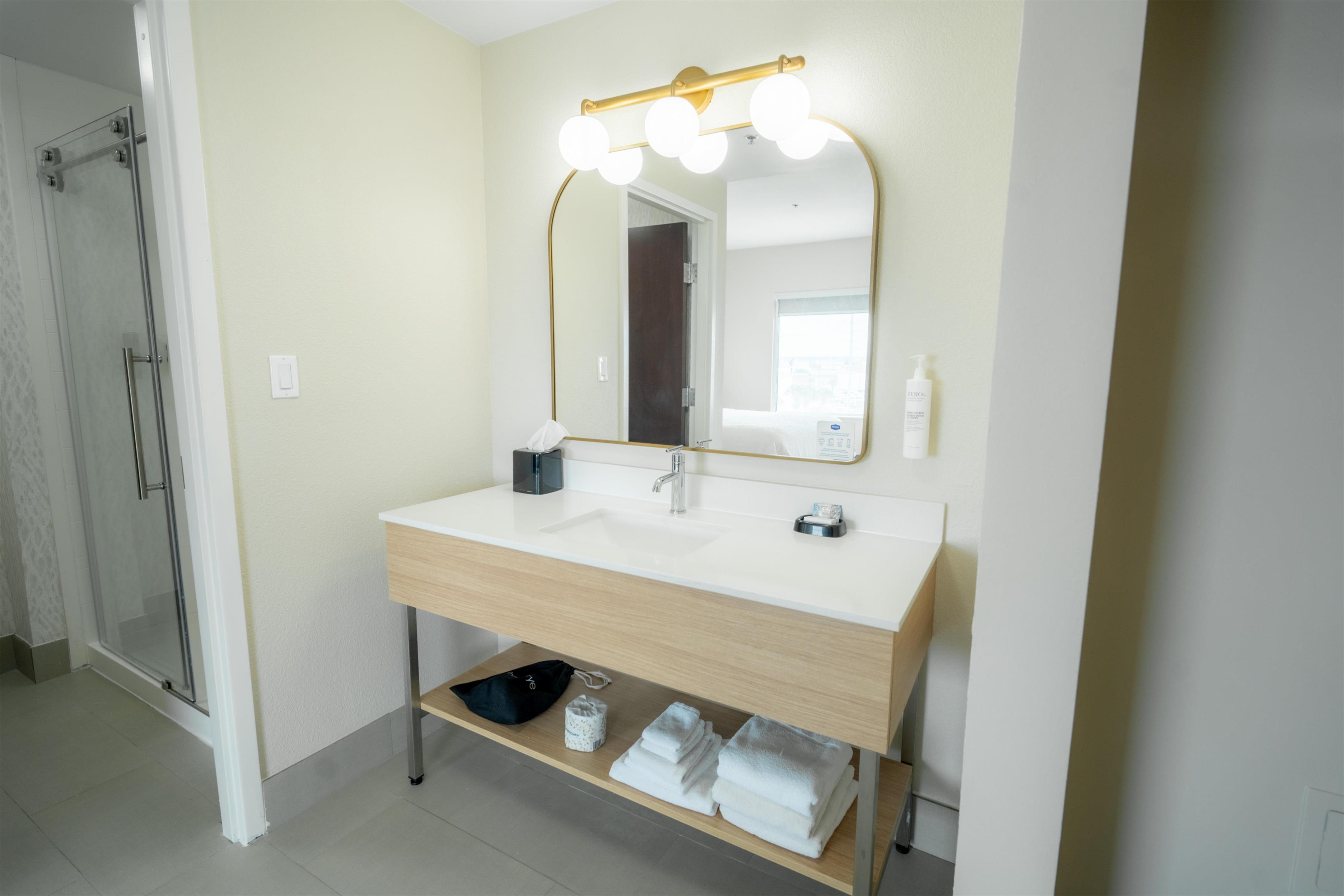 Guest room bath