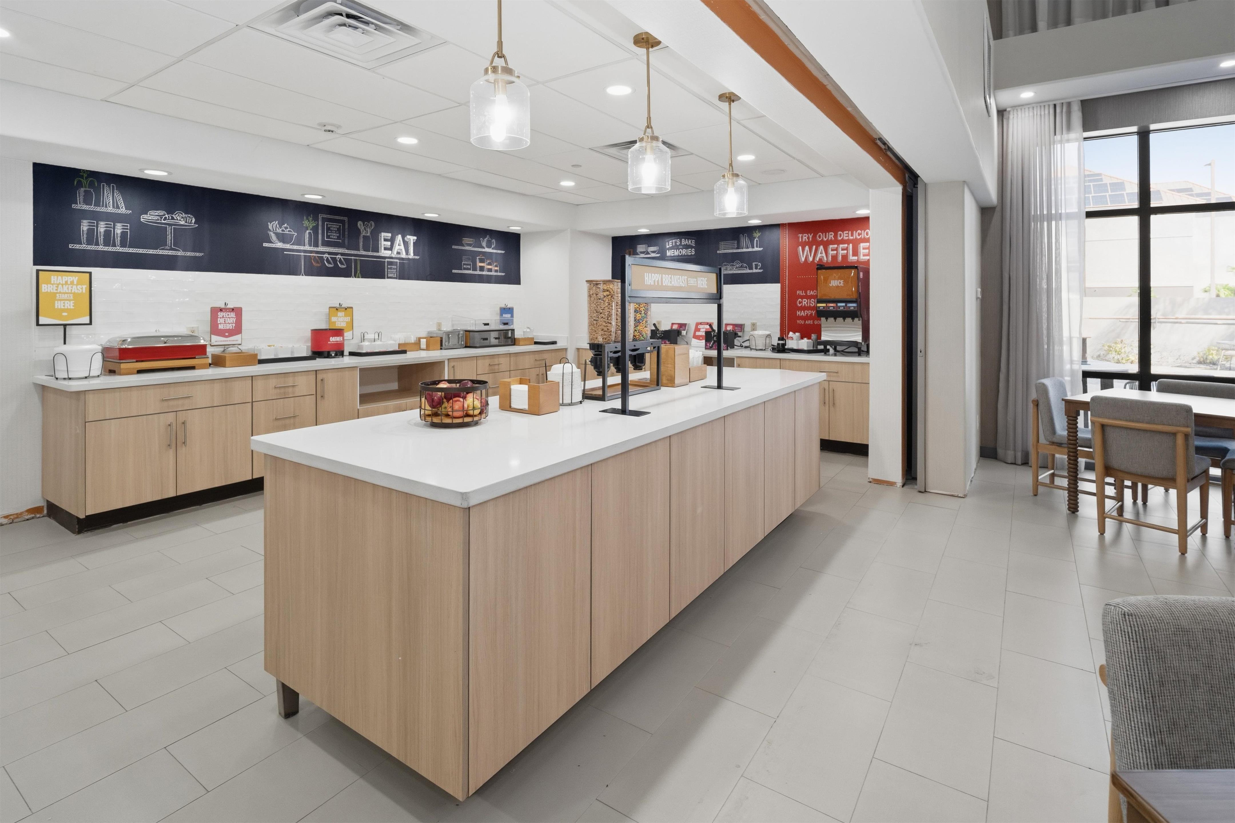 Breakfast Area | Hampton Inn & Suites Pharr