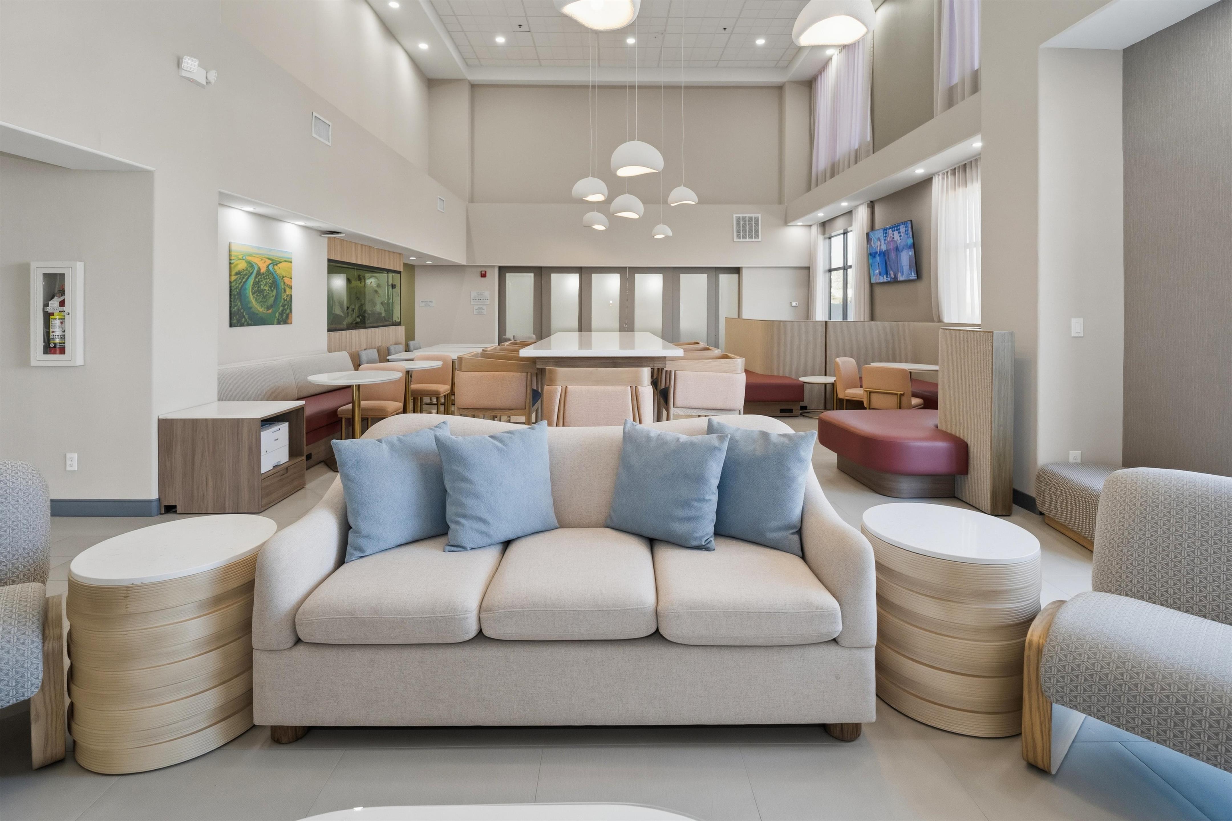 Lobby | Hampton Inn & Suites Pharr
