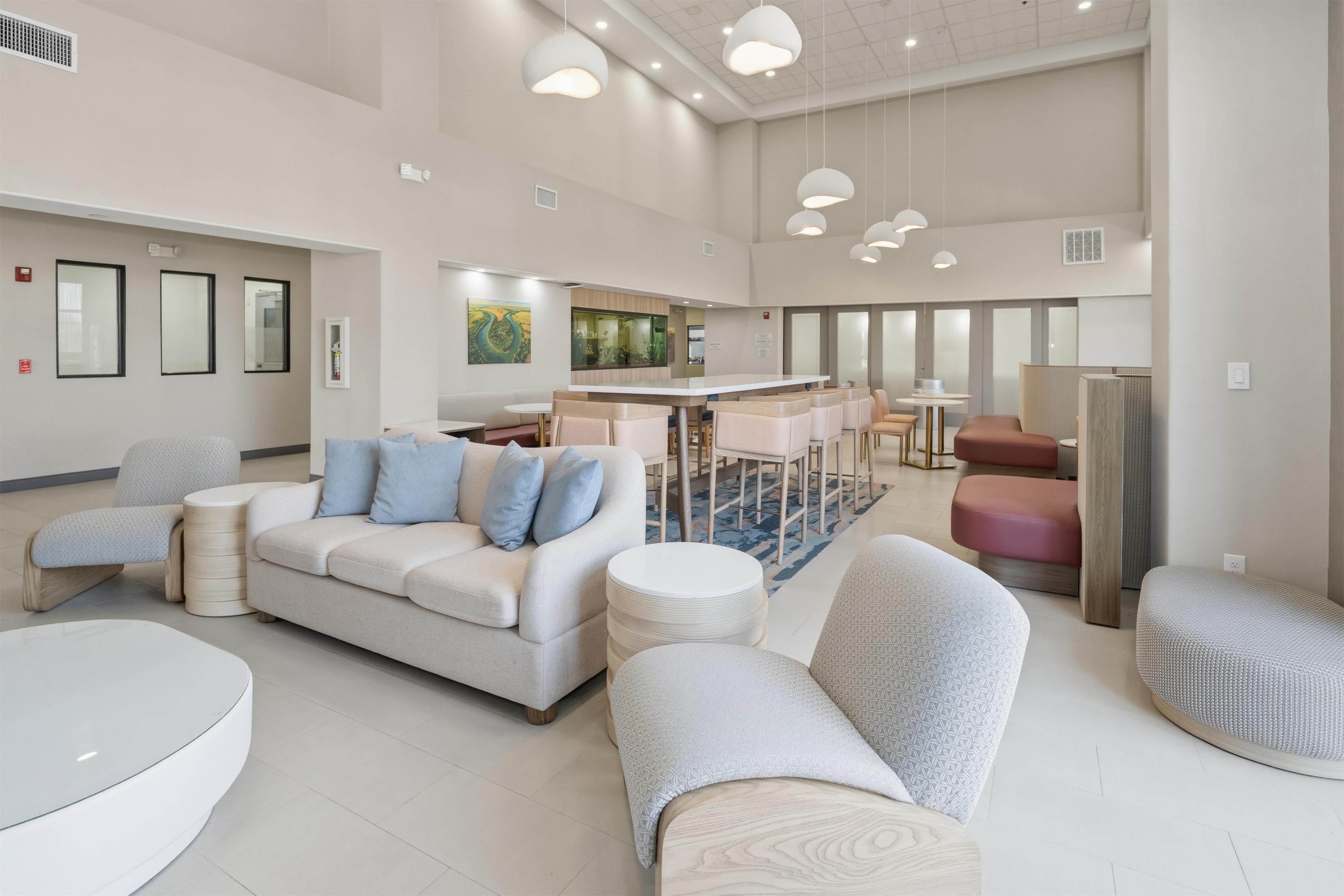 Lobby | Hampton Inn & Suites Pharr