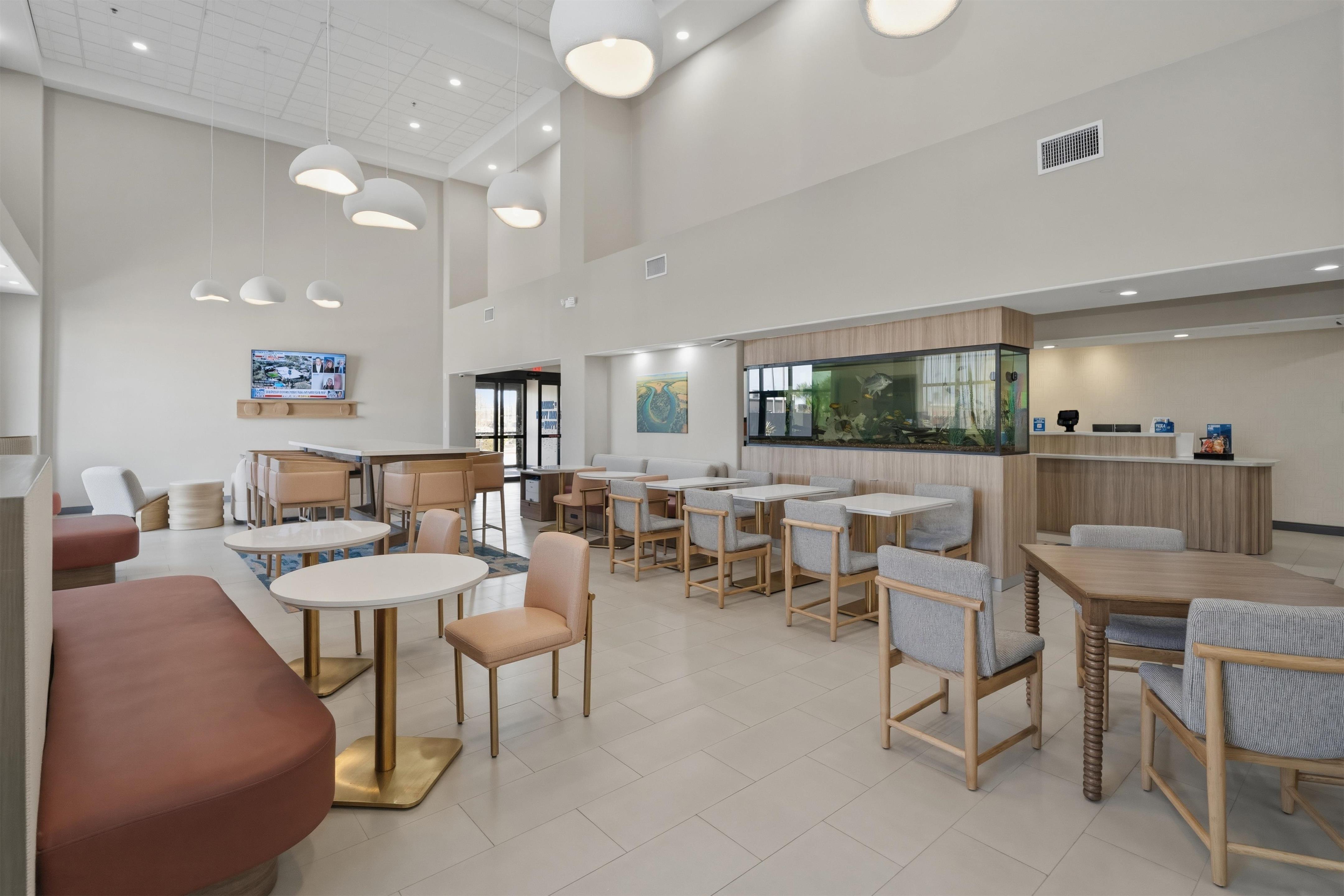 Lobby | Hampton Inn & Suites Pharr