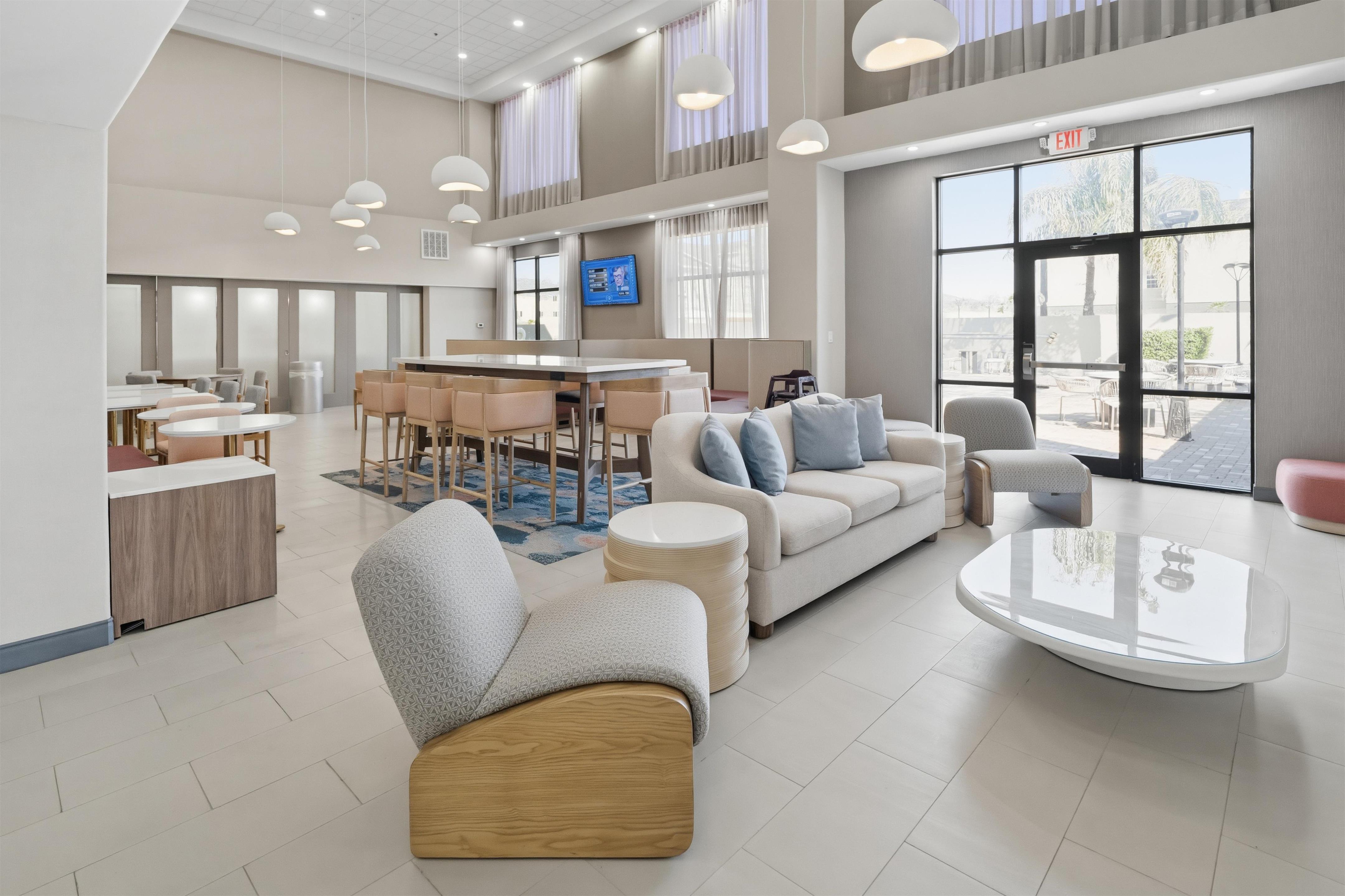 Lobby | Hampton Inn & Suites Pharr