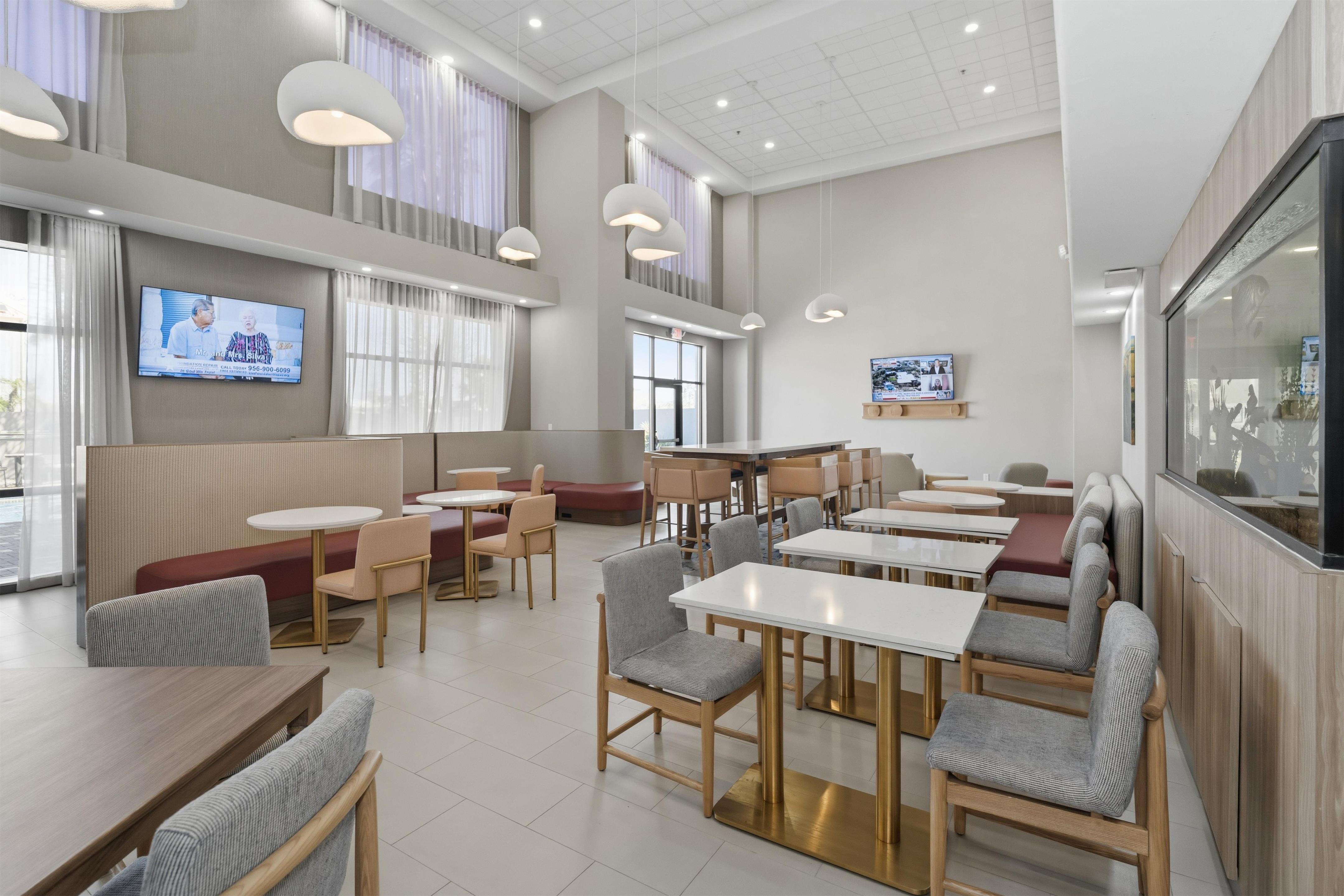 Lobby | Hampton Inn & Suites Pharr