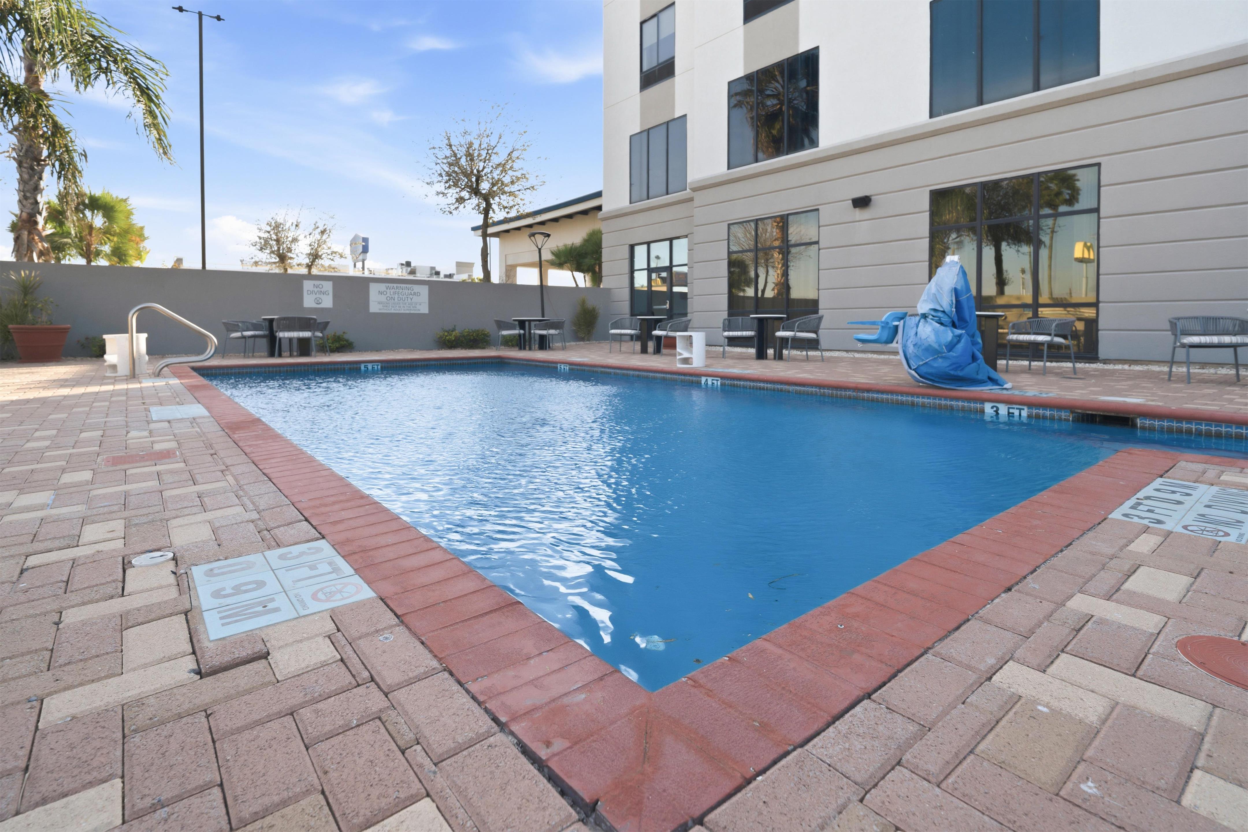 Pool | Hampton Inn & Suites Pharr