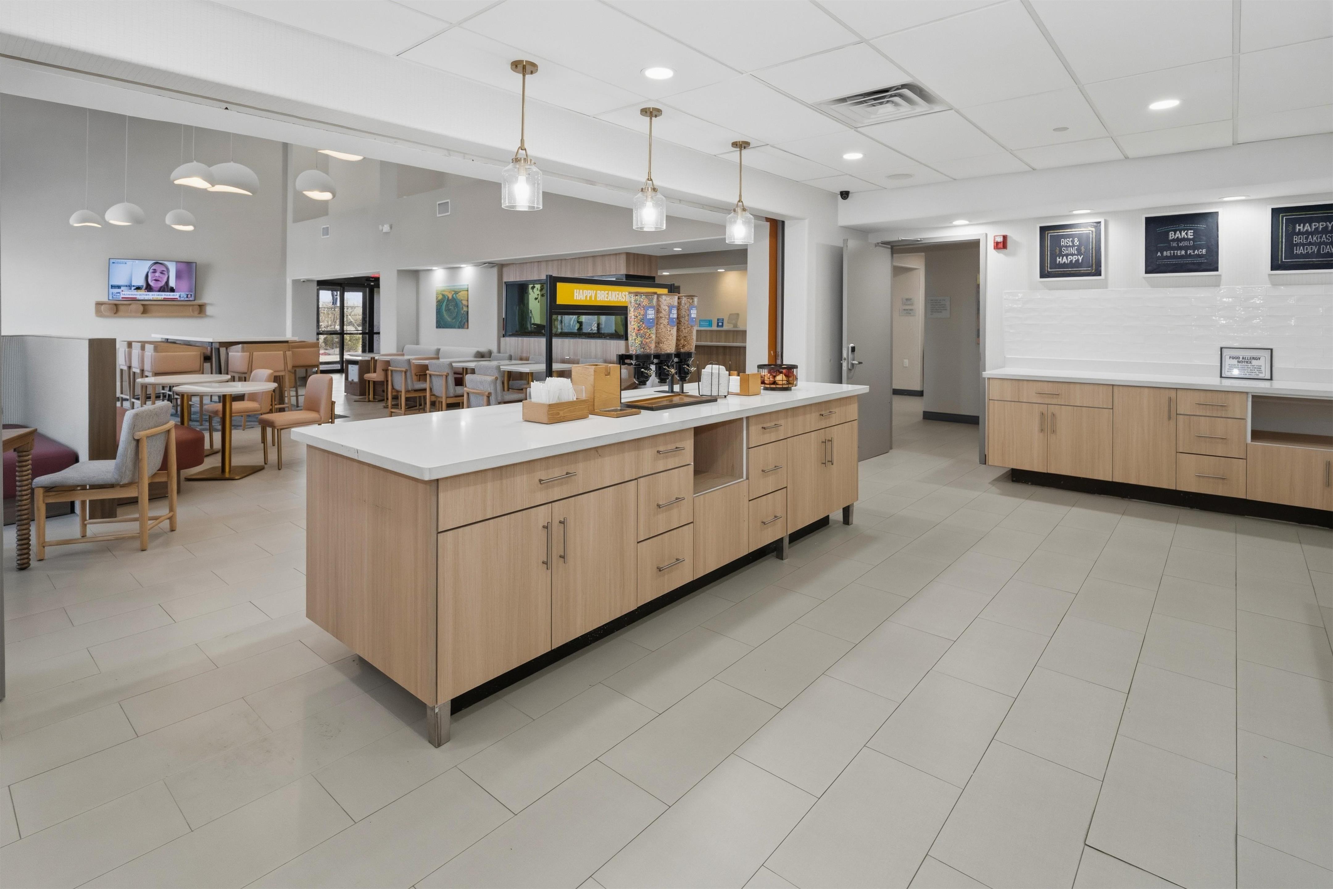 Breakfast Area | Hampton Inn & Suites Pharr