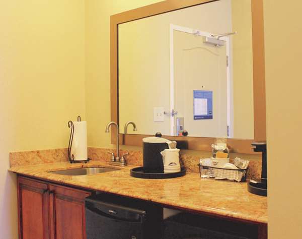  - Hampton Inn & Suites McAllen