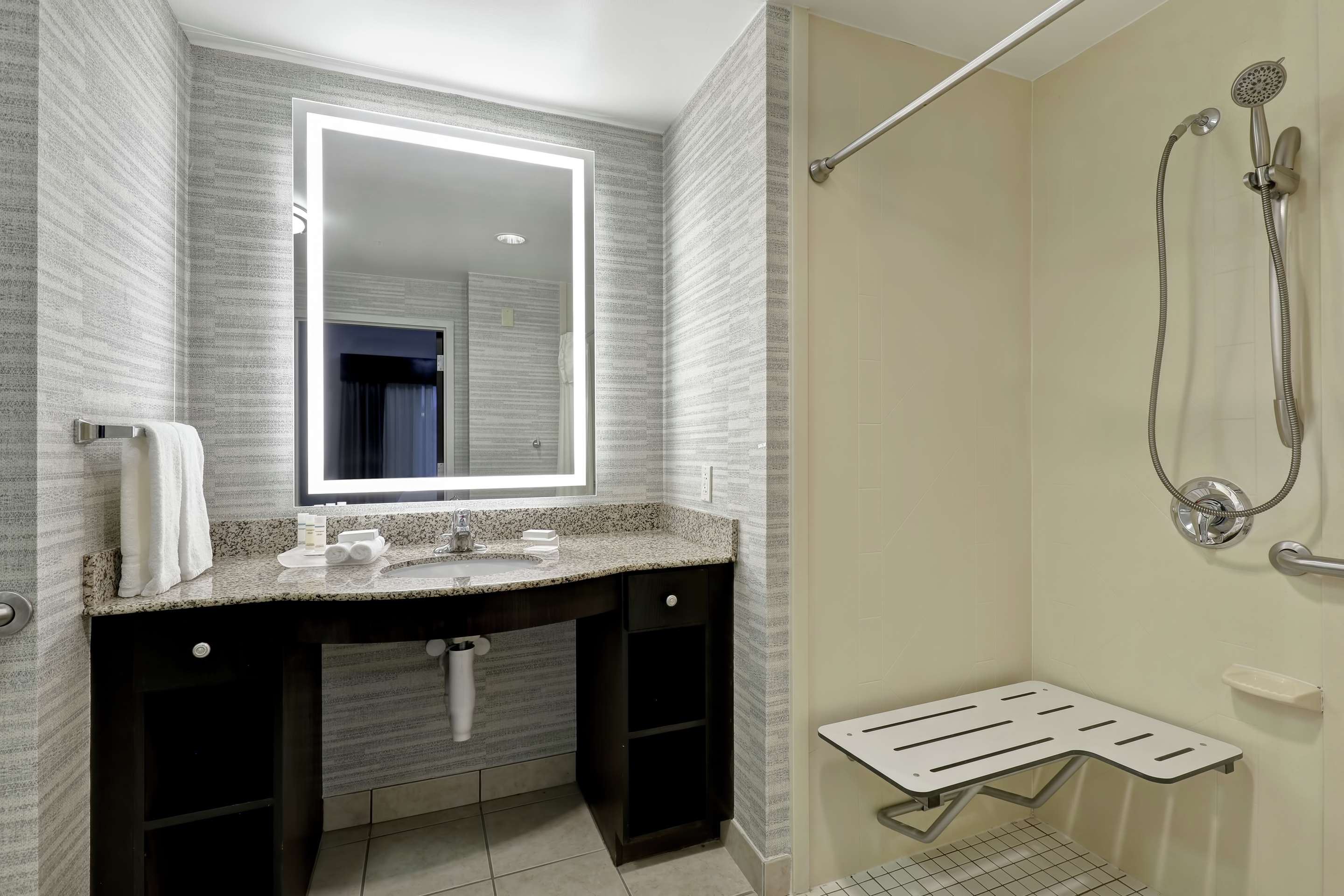 Guest room bath
