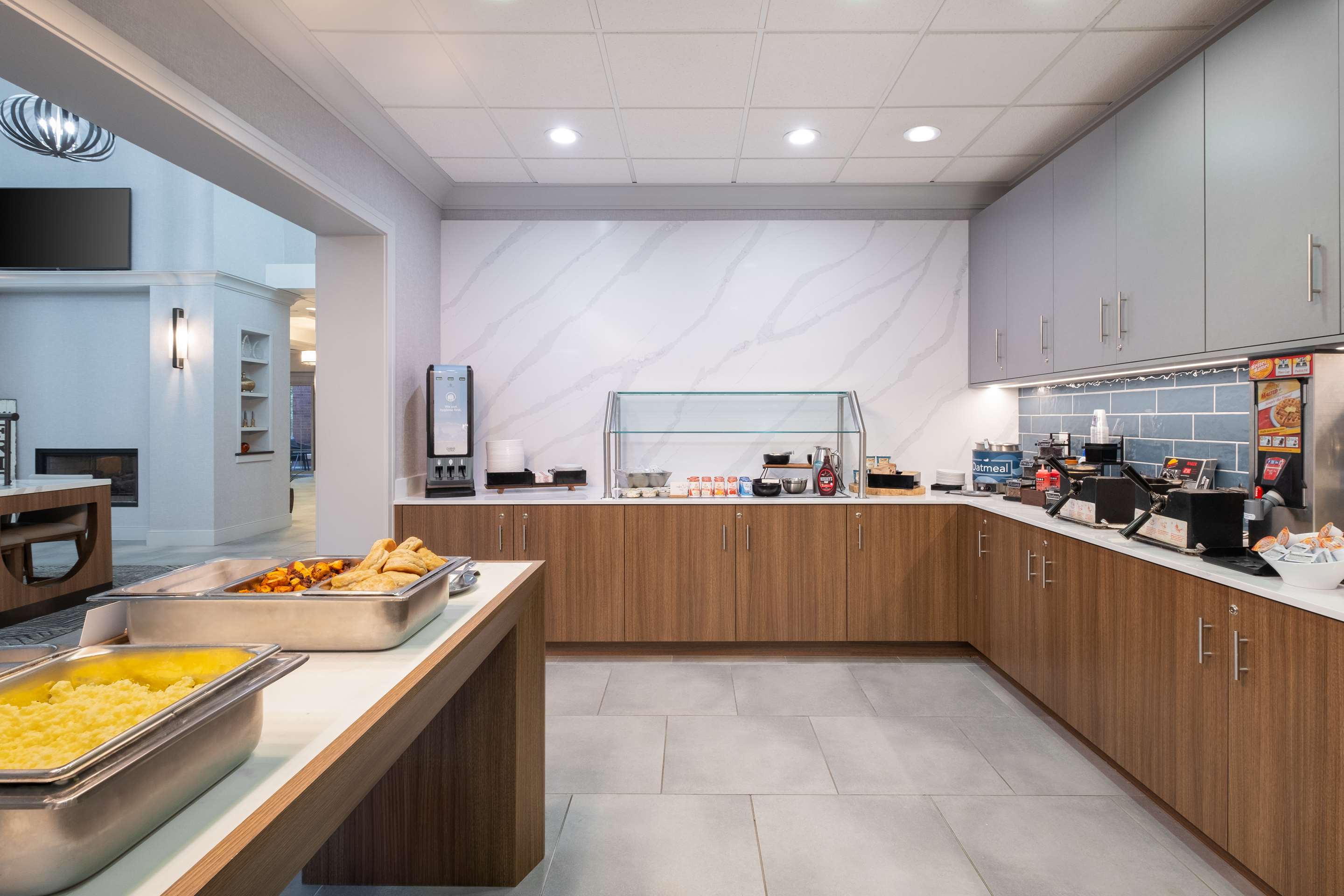 Breakfast Area | Homewood Suites Medford