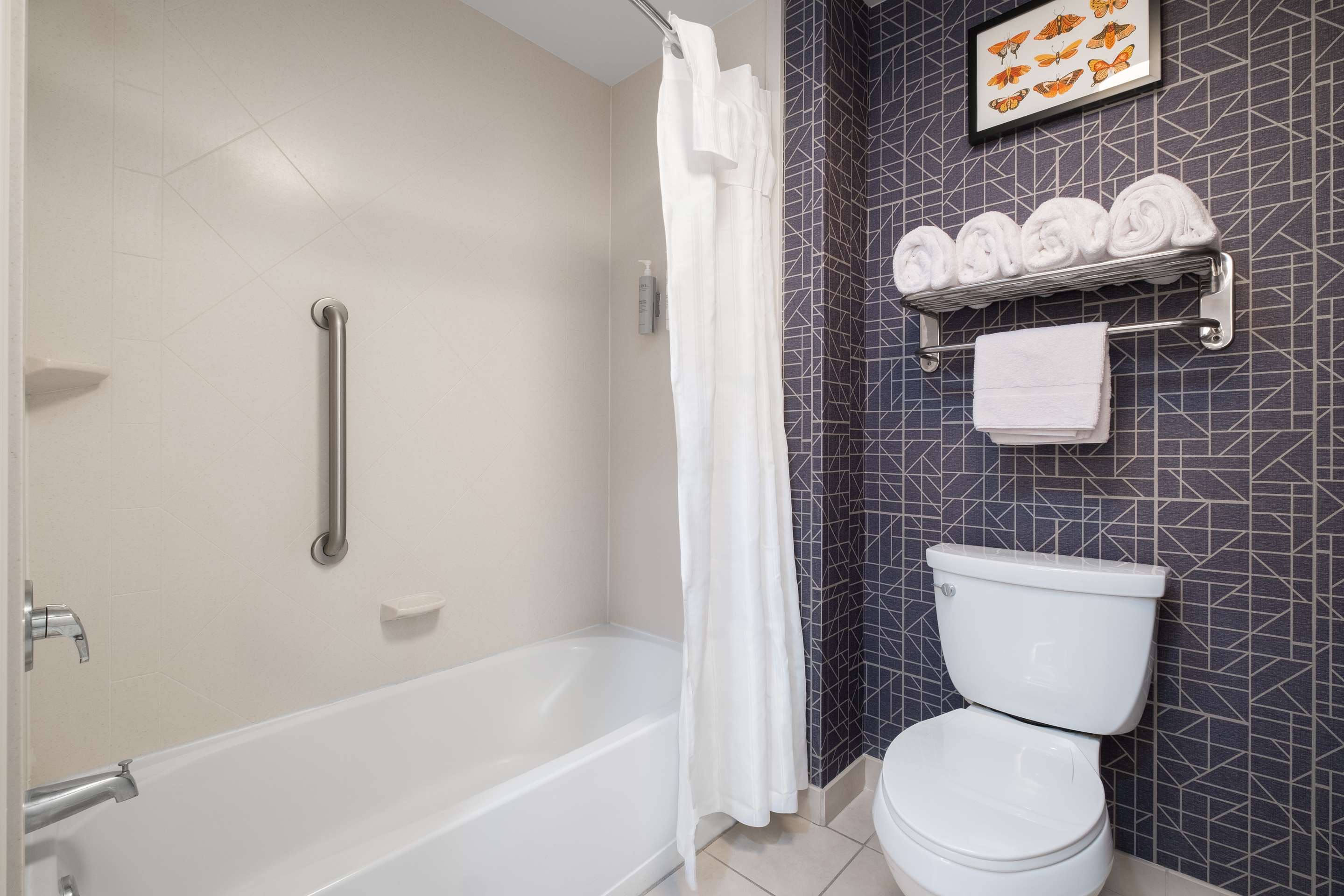 Guest room bath