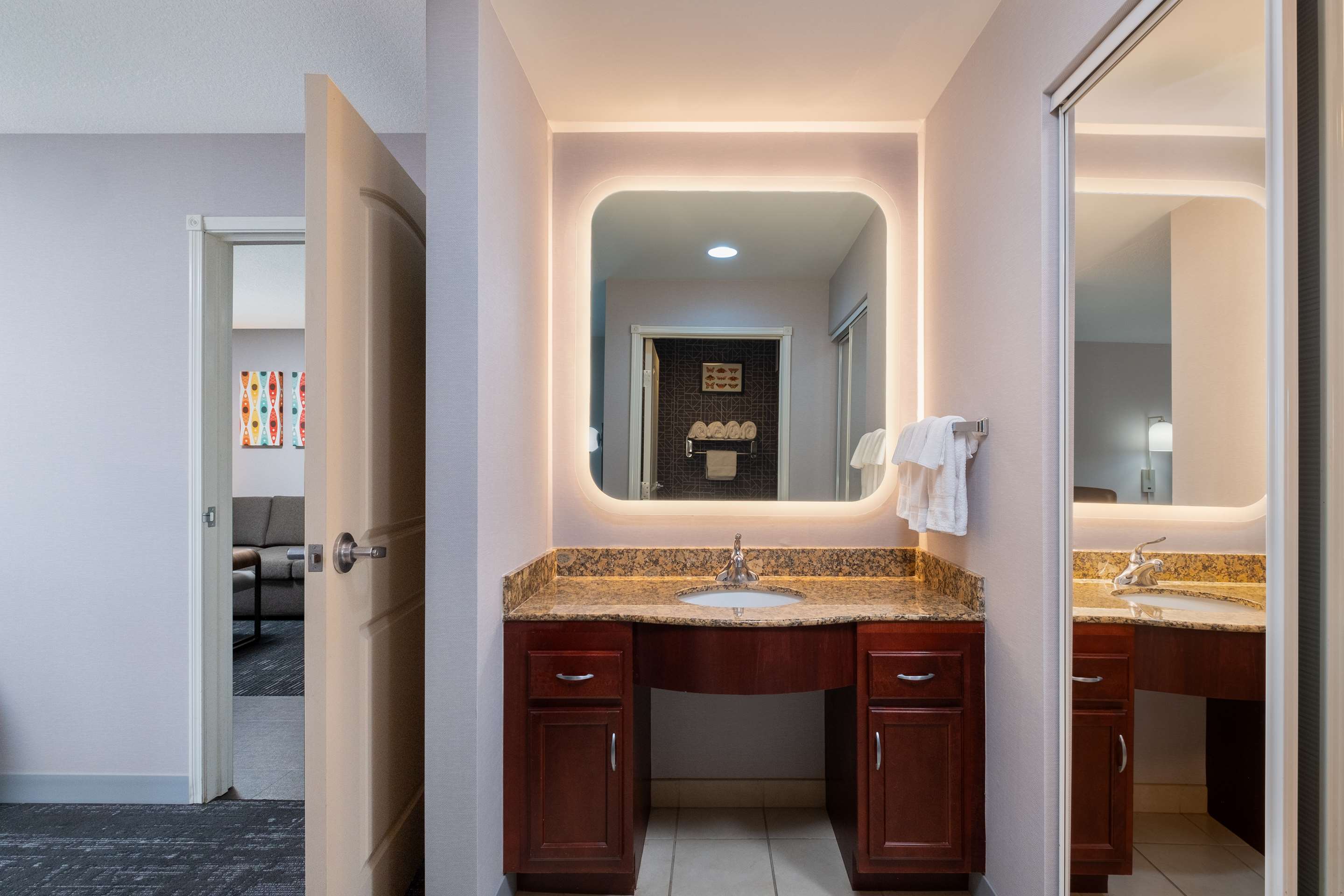 Guest room bath